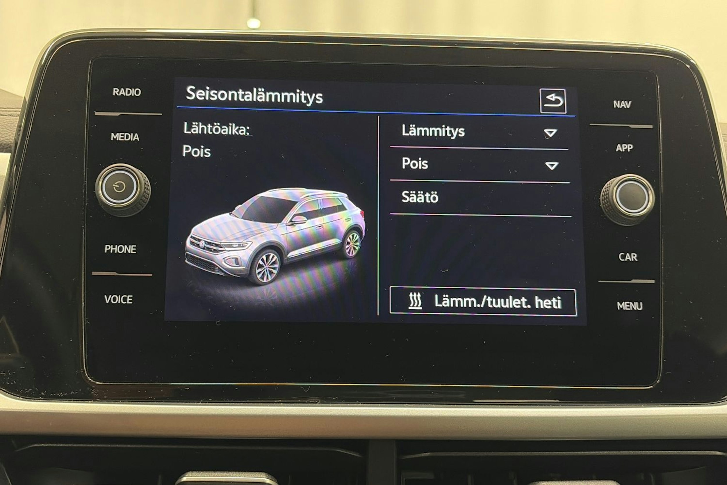 musta Volkswagen T-Roc 2023 kuva 22.