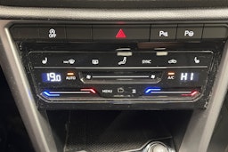 musta Volkswagen T-Roc 2023 kuva 23.