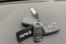 musta Volkswagen T-Roc 2023 kuva 24.