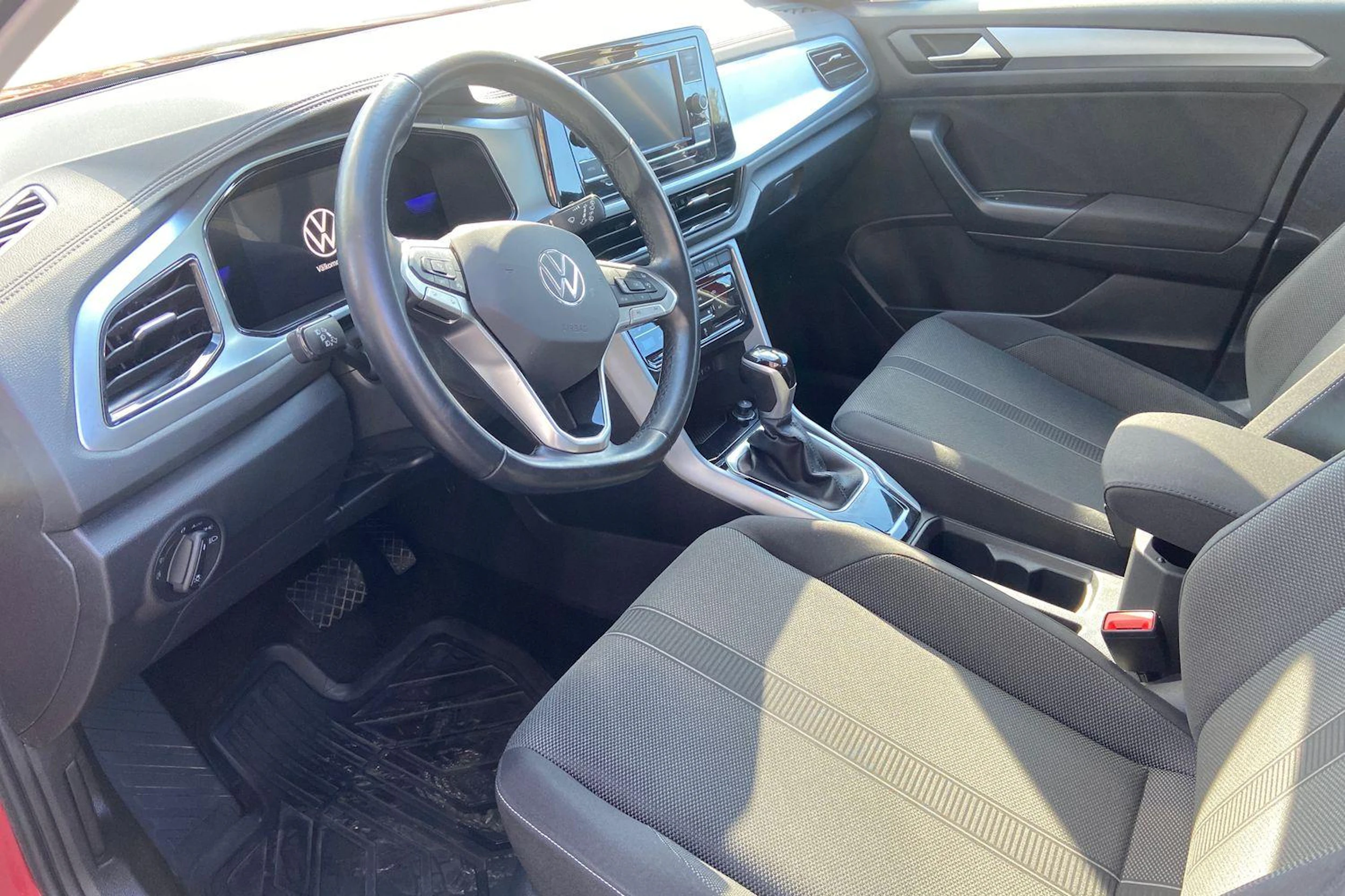 punainen Volkswagen T-Roc 2023 kuva 8.