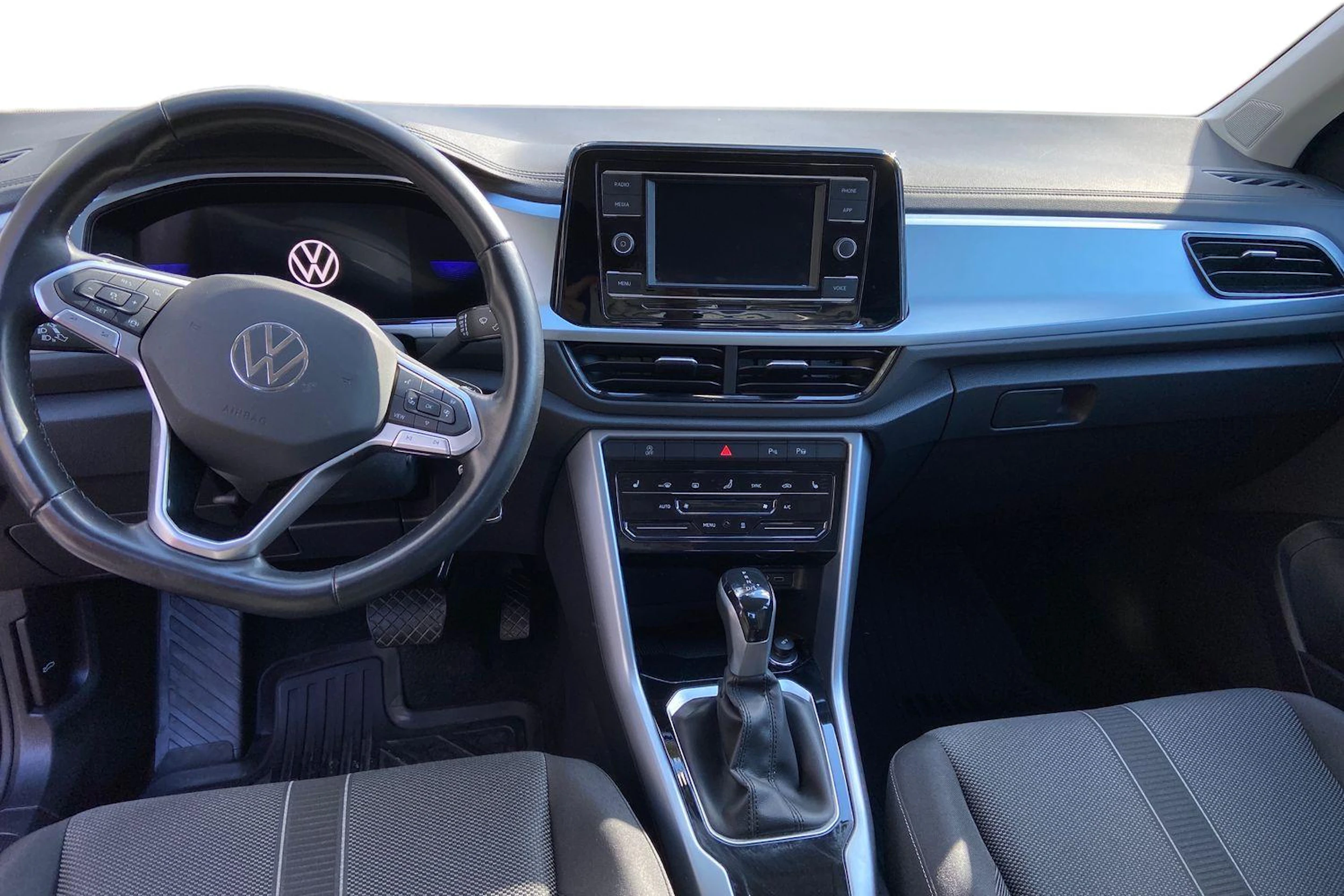 punainen Volkswagen T-Roc 2023 kuva 9.