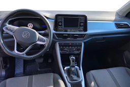 punainen Volkswagen T-Roc 2023 kuva 9.