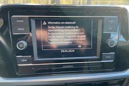 punainen Volkswagen T-Roc 2023 kuva 18.