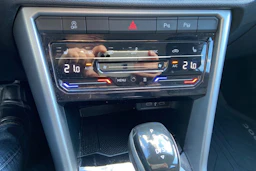 punainen Volkswagen T-Roc 2023 kuva 19.