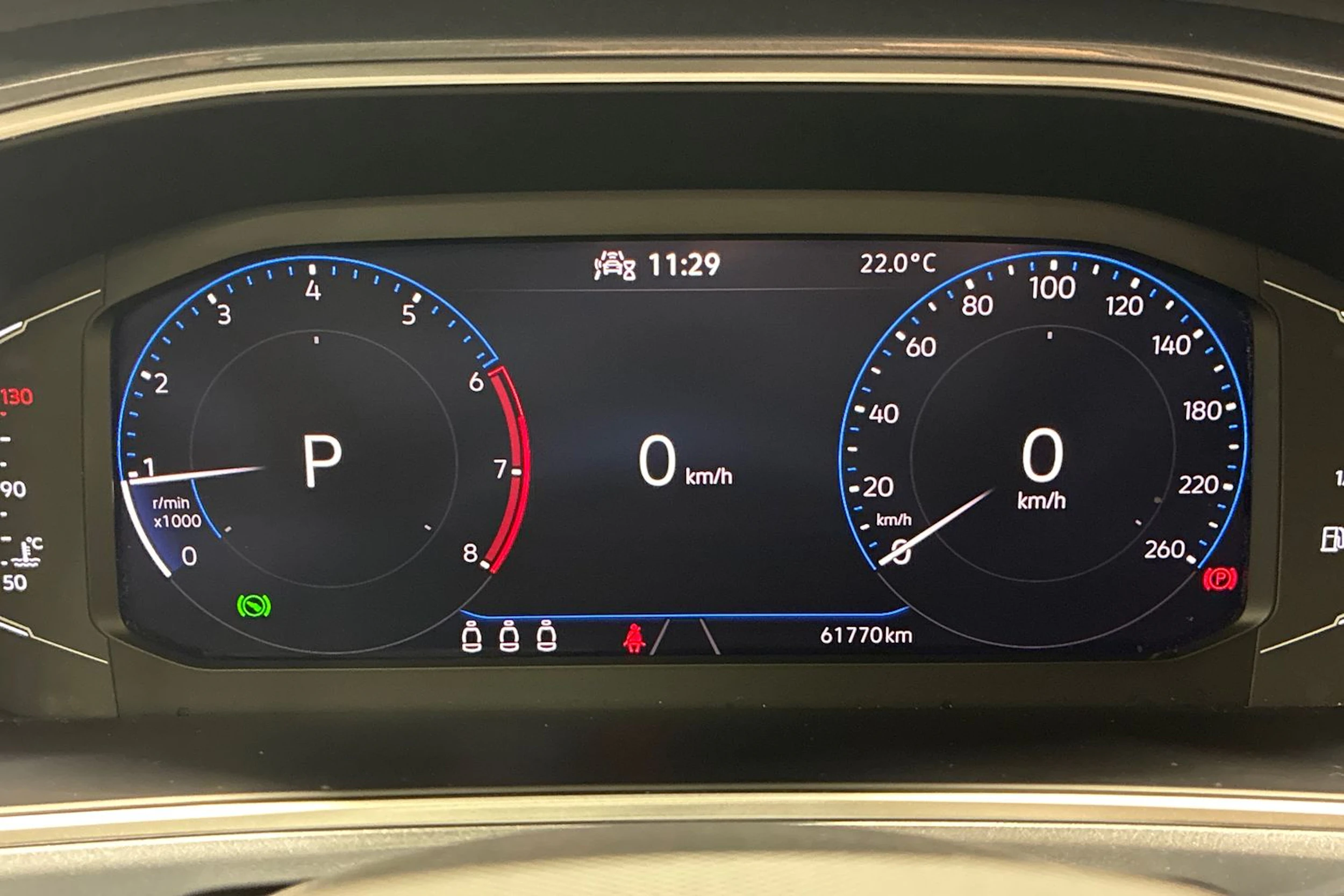 harmaa Volkswagen T-Roc 2023 kuva 16.