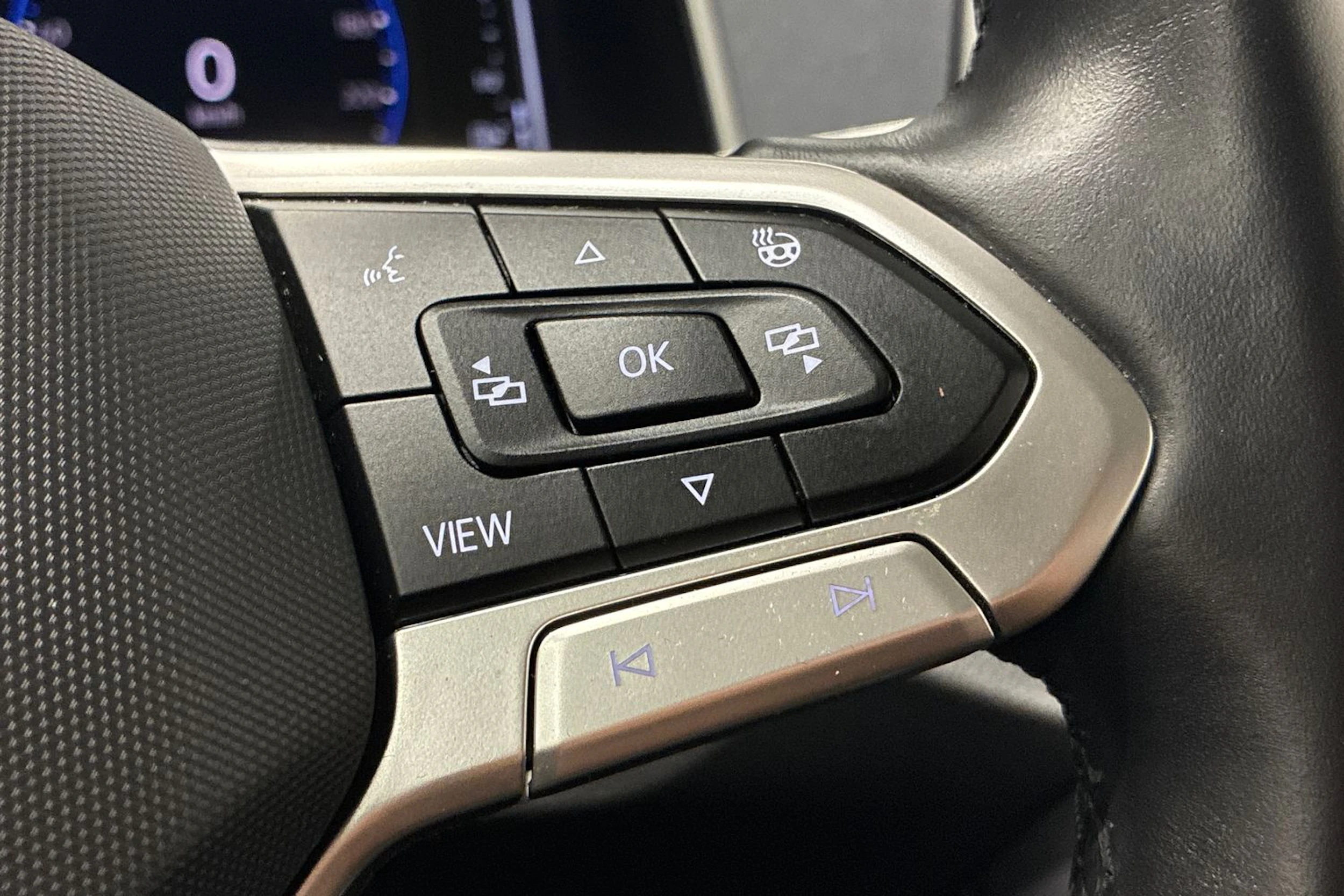 harmaa Volkswagen T-Roc 2023 kuva 18.