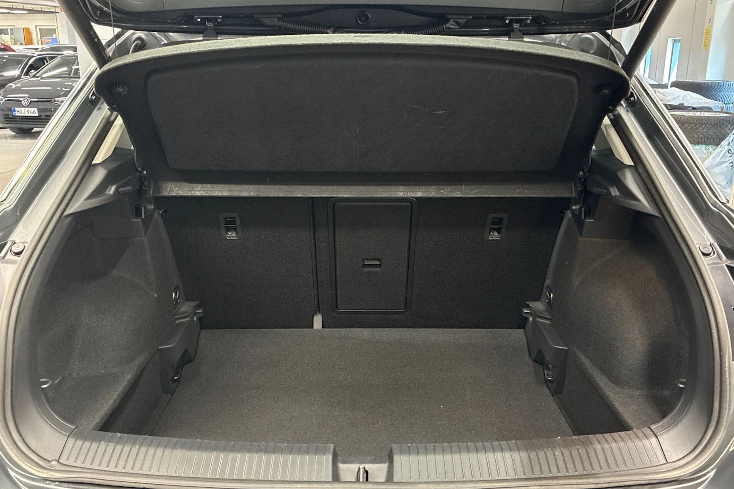 harmaa Volkswagen T-Roc 2023 kuva 25.