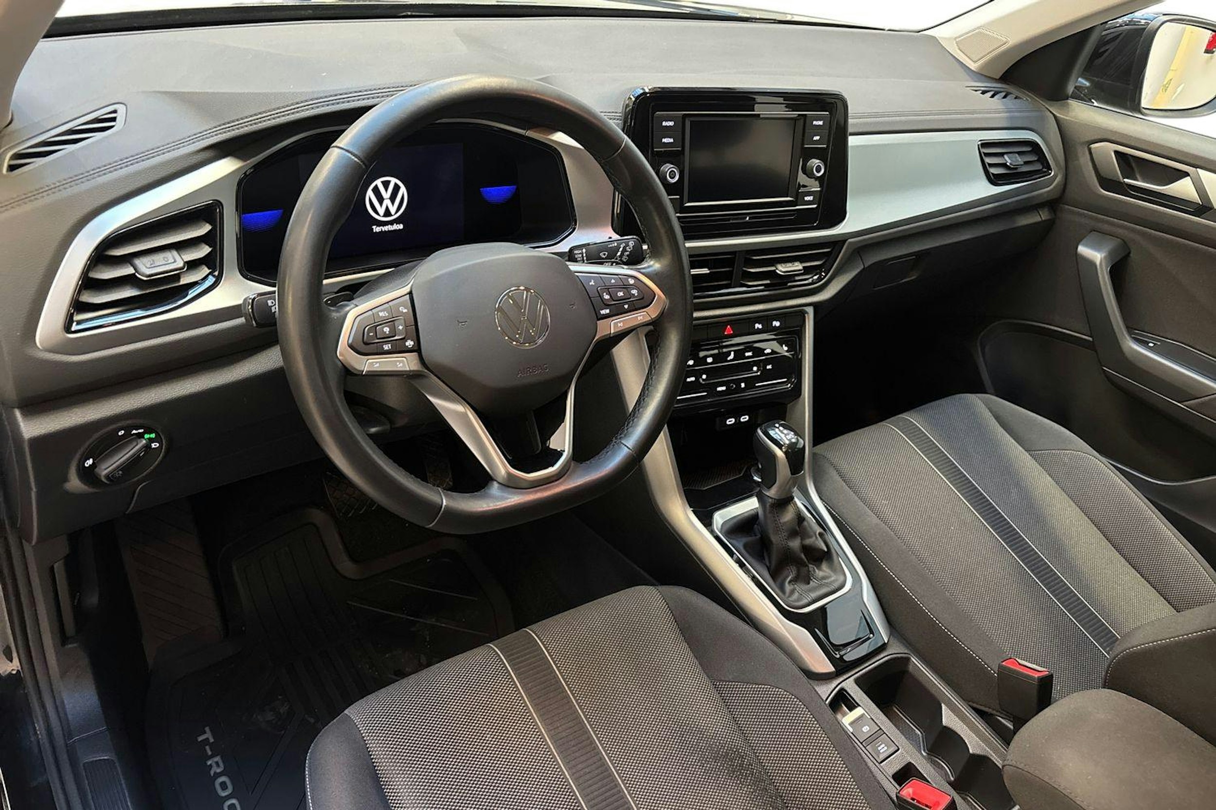 met. musta Volkswagen T-Roc 2023 kuva 7.
