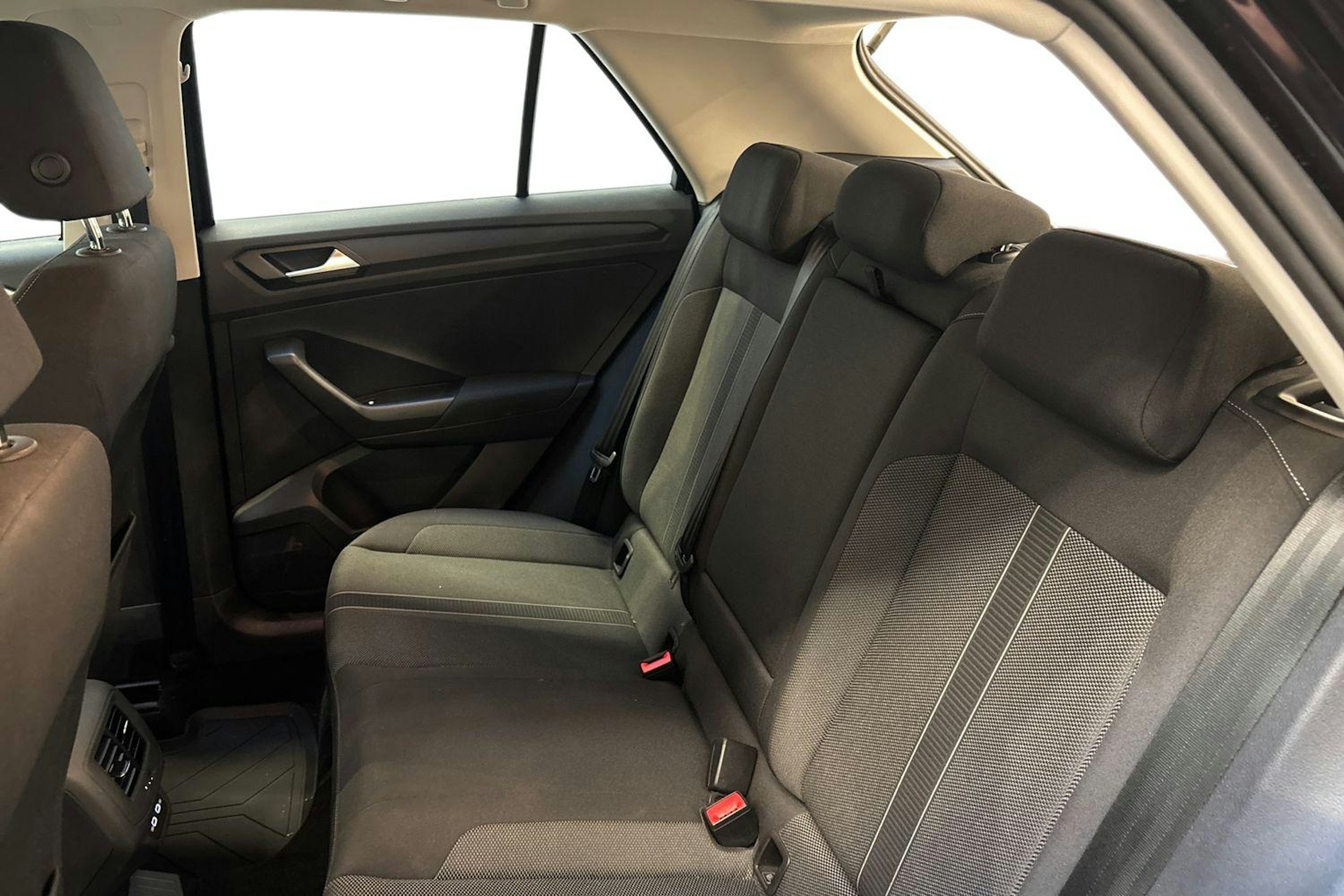 met. musta Volkswagen T-Roc 2023 kuva 10.