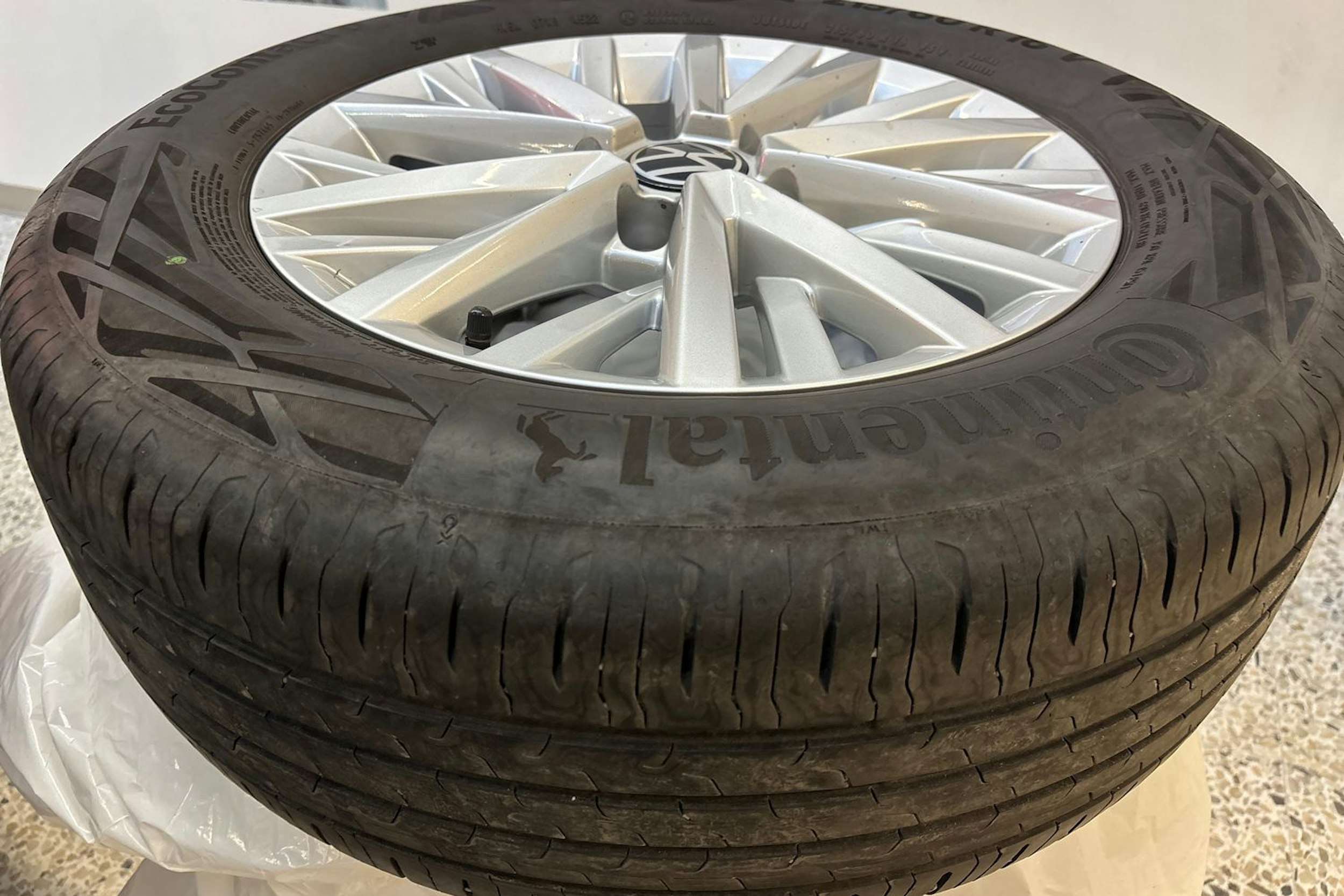 met. musta Volkswagen T-Roc 2023 kuva 14.