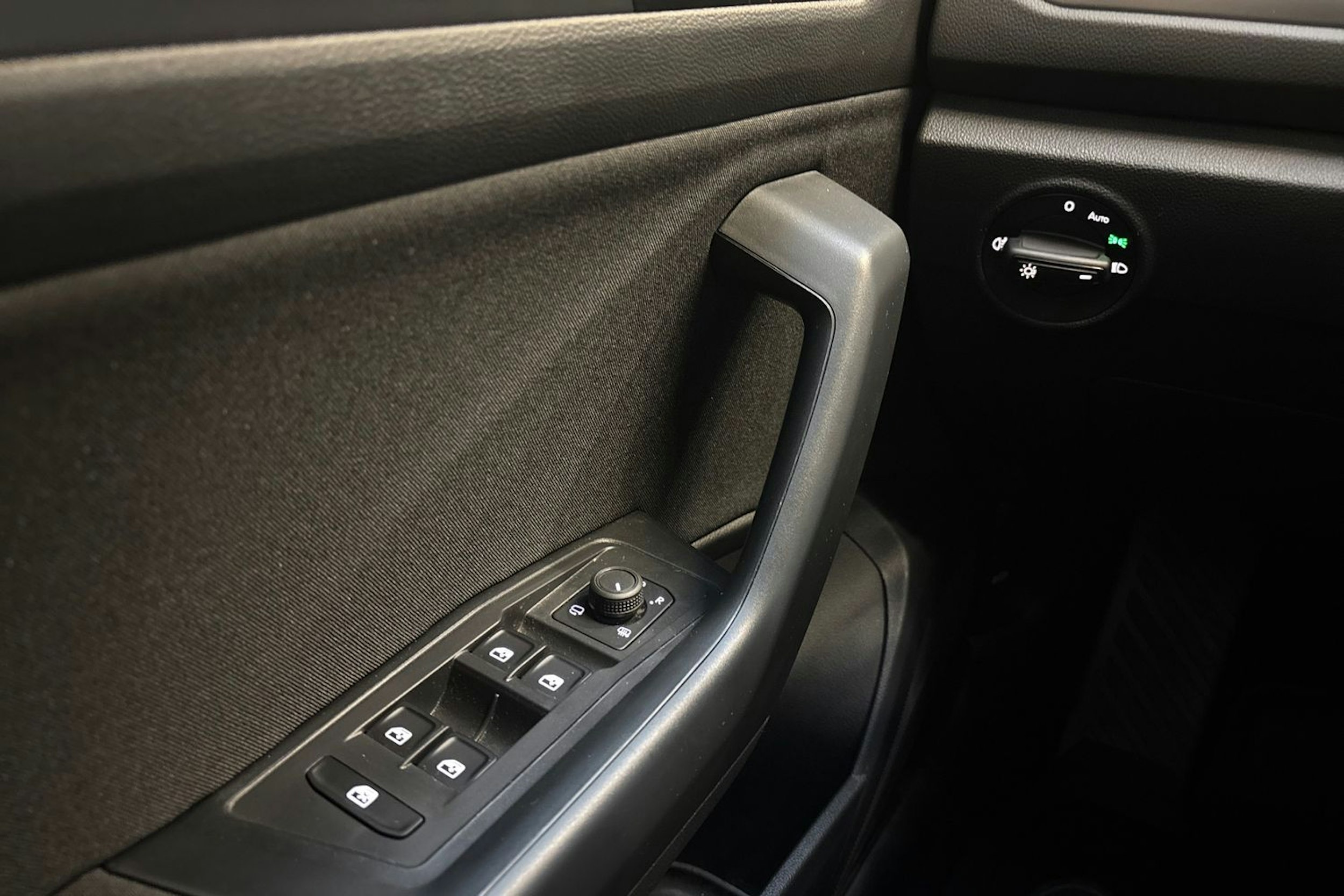 met. musta Volkswagen T-Roc 2023 kuva 17.