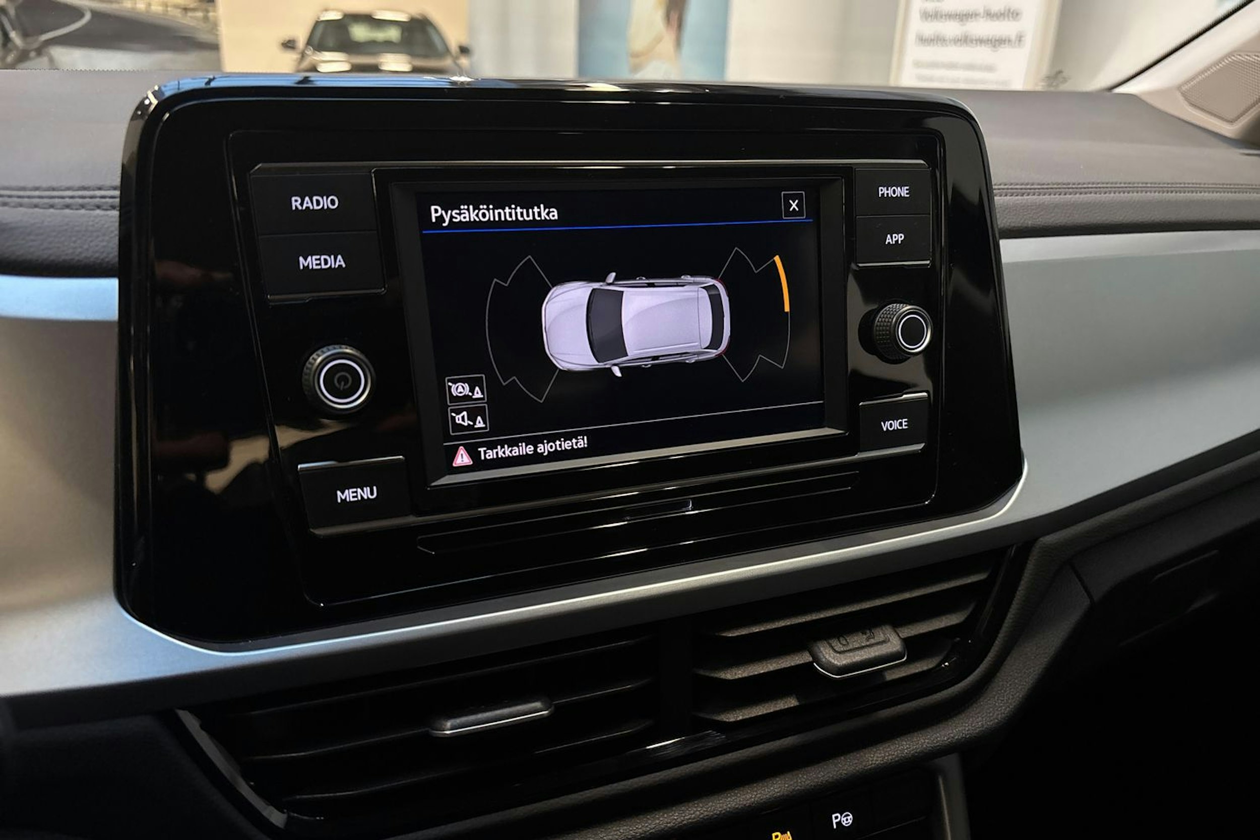 met. musta Volkswagen T-Roc 2023 kuva 20.