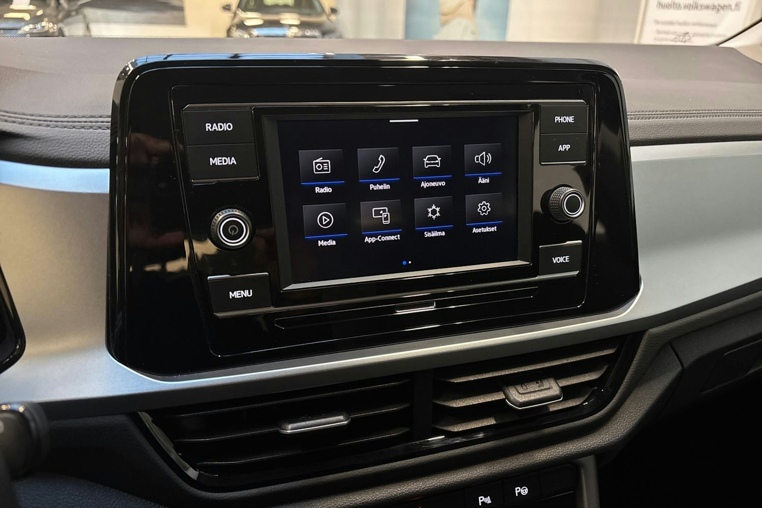 met. musta Volkswagen T-Roc 2023 kuva 21.