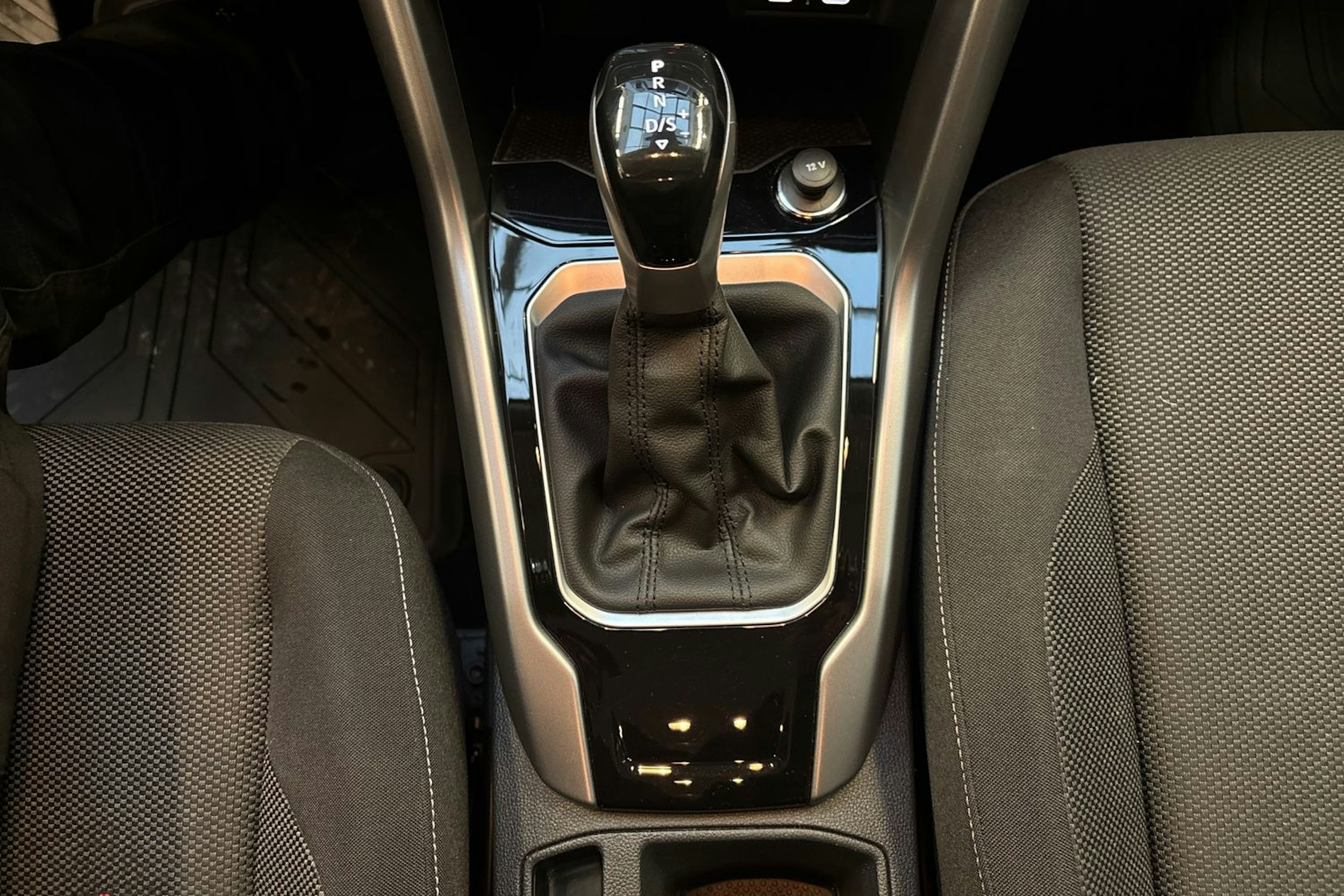 met. musta Volkswagen T-Roc 2023 kuva 23.