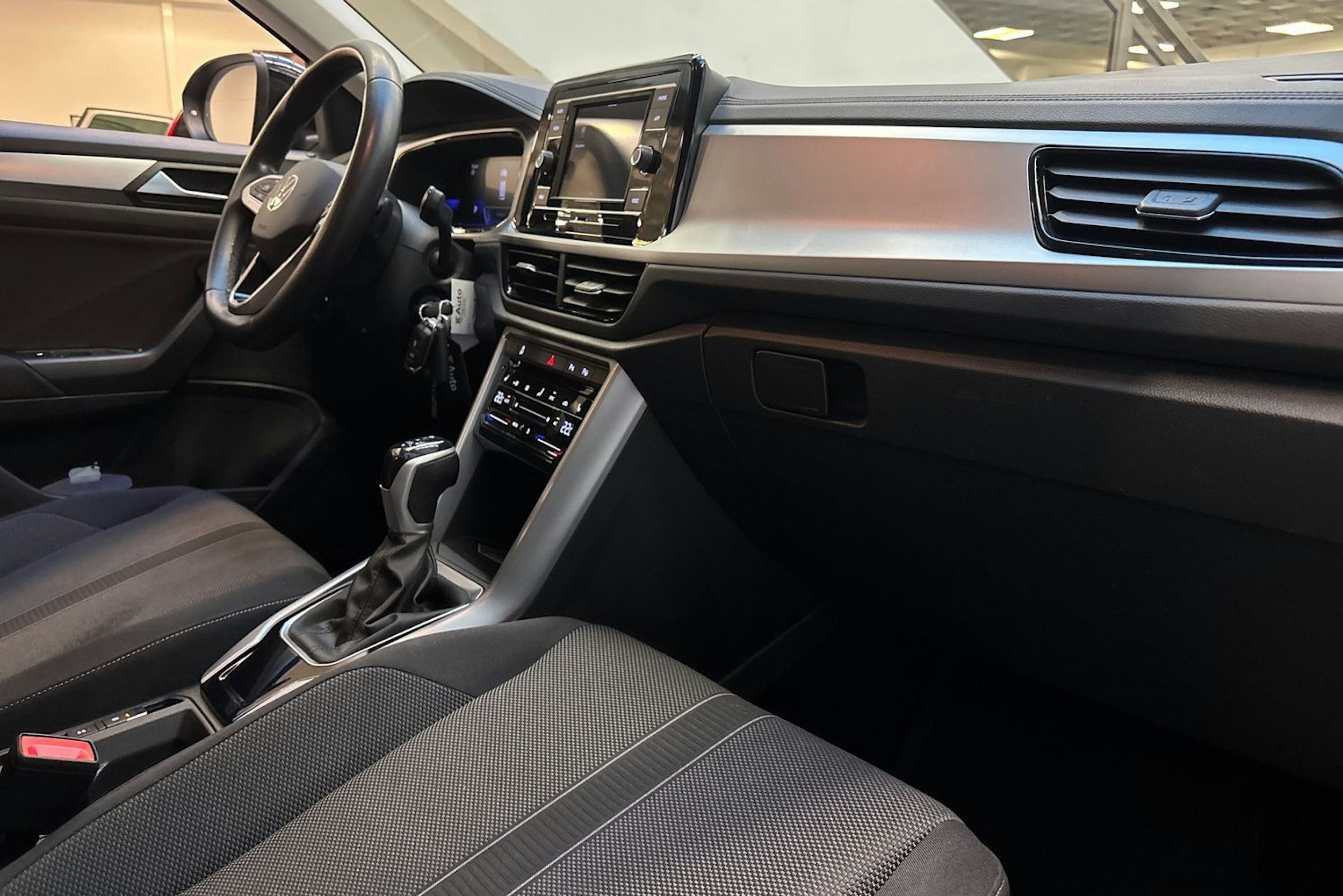 met. musta Volkswagen T-Roc 2023 kuva 24.