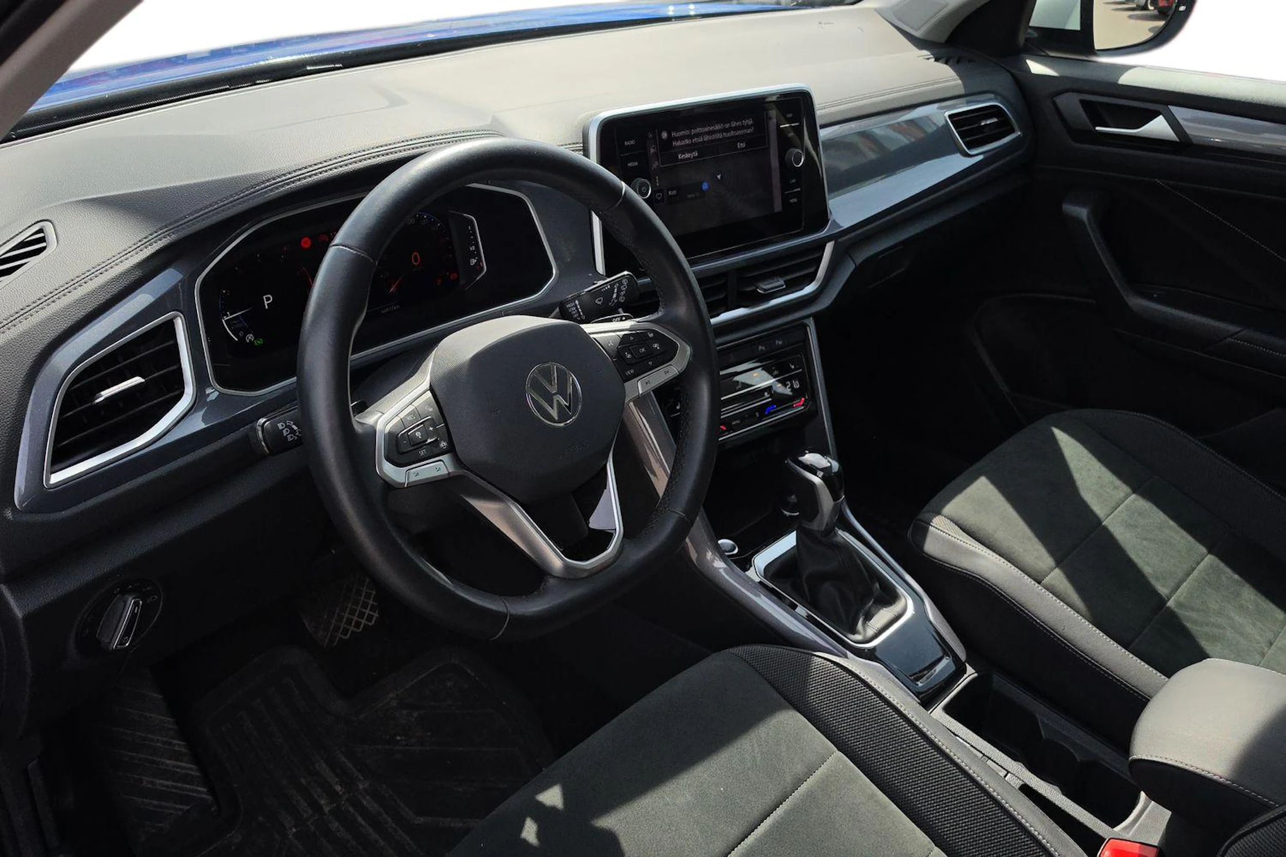 sininen Volkswagen T-Roc 2023 kuva 3.