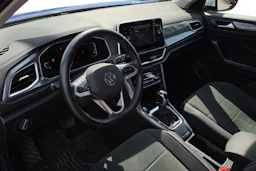 sininen Volkswagen T-Roc 2023 kuva 3.