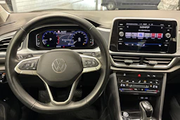 sininen Volkswagen T-Roc 2023 kuva 11.