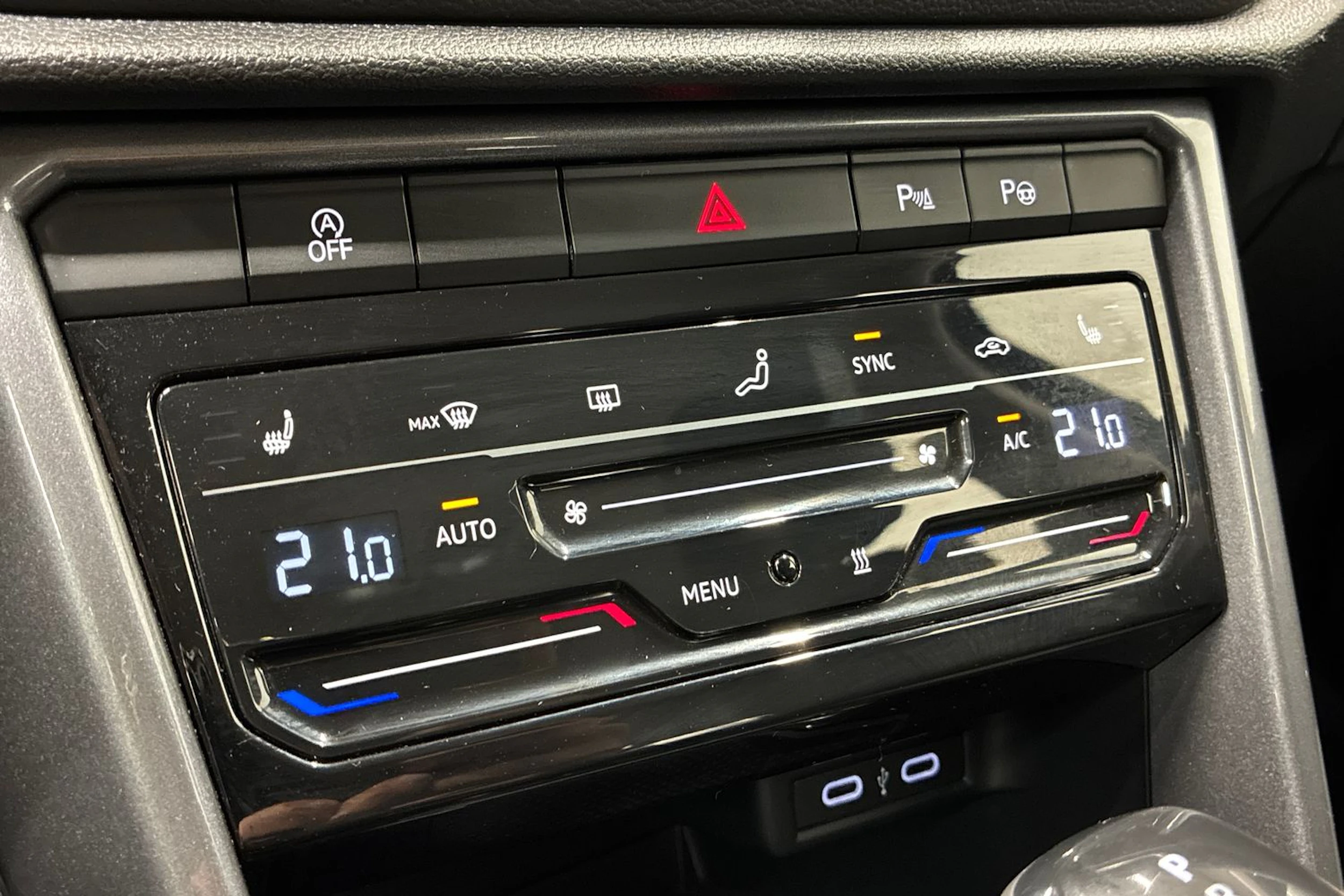 sininen Volkswagen T-Roc 2023 kuva 19.