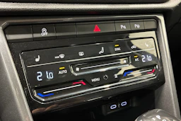 sininen Volkswagen T-Roc 2023 kuva 19.