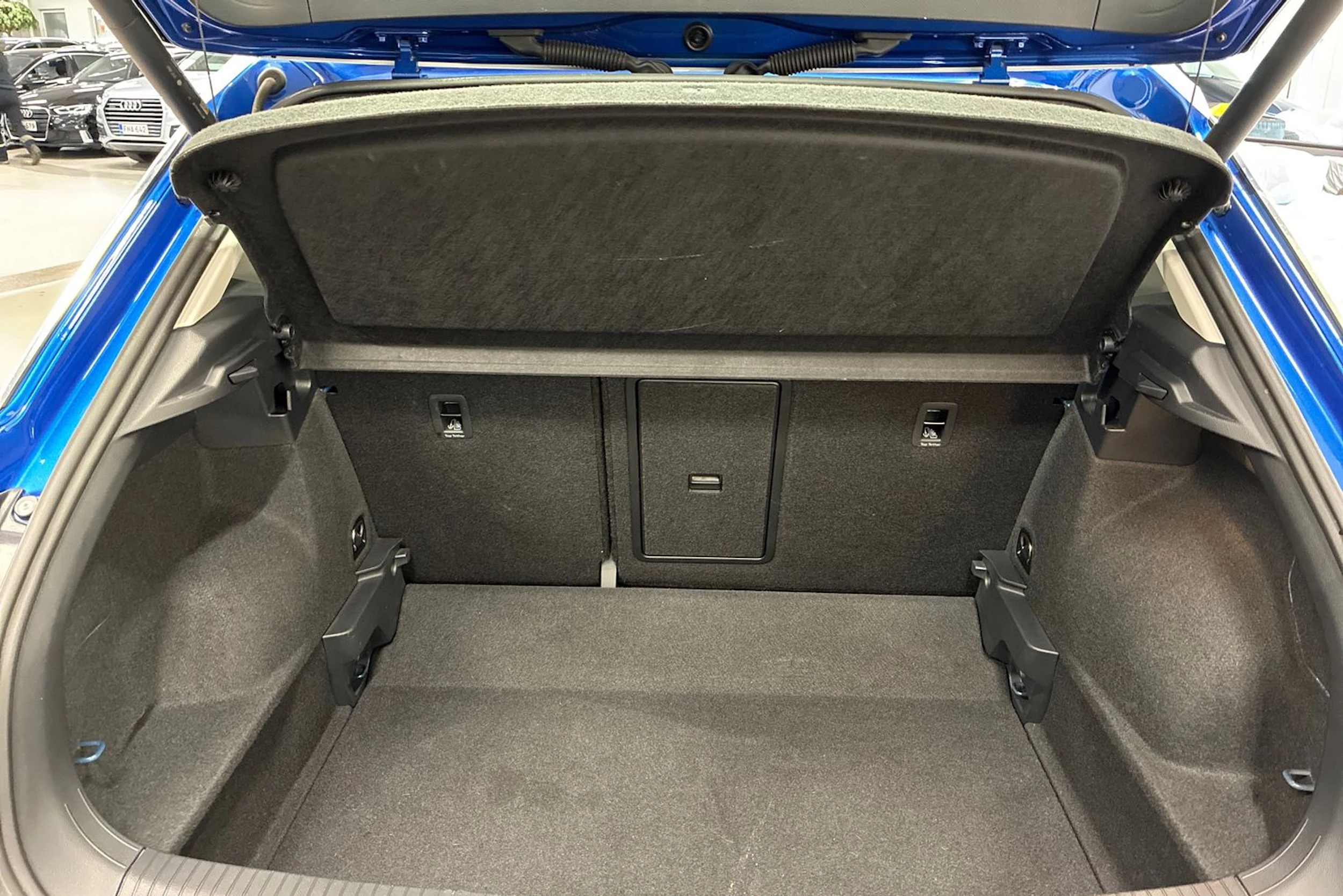 sininen Volkswagen T-Roc 2023 kuva 25.