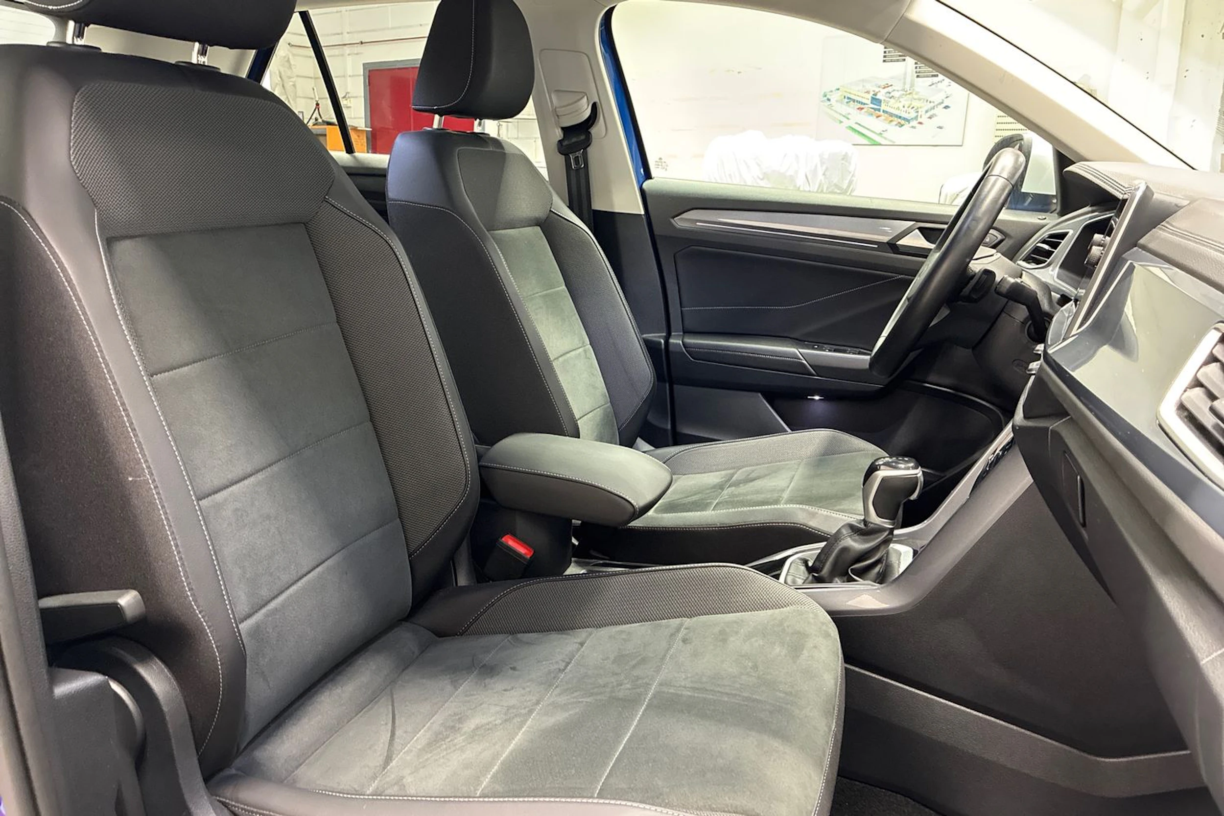 sininen Volkswagen T-Roc 2023 kuva 27.