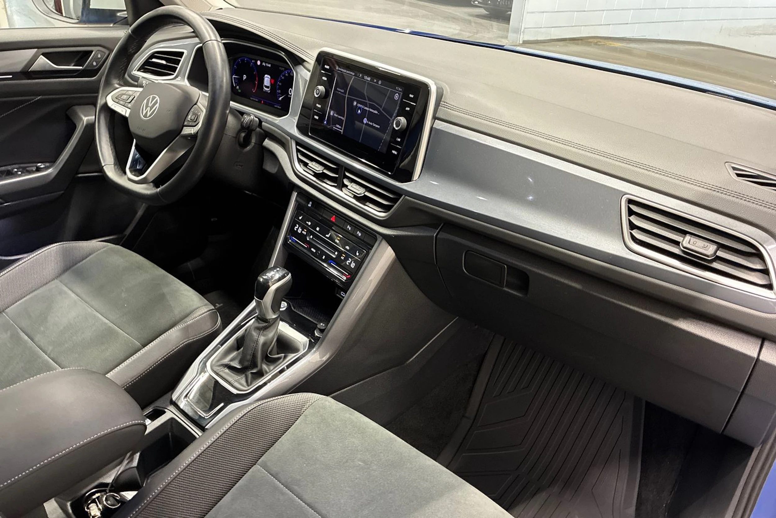 sininen Volkswagen T-Roc 2023 kuva 28.