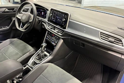 sininen Volkswagen T-Roc 2023 kuva 28.