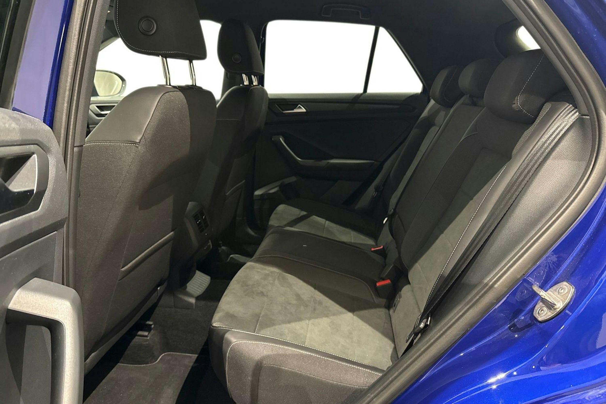 sininen Volkswagen T-Roc 2023 kuva 10.