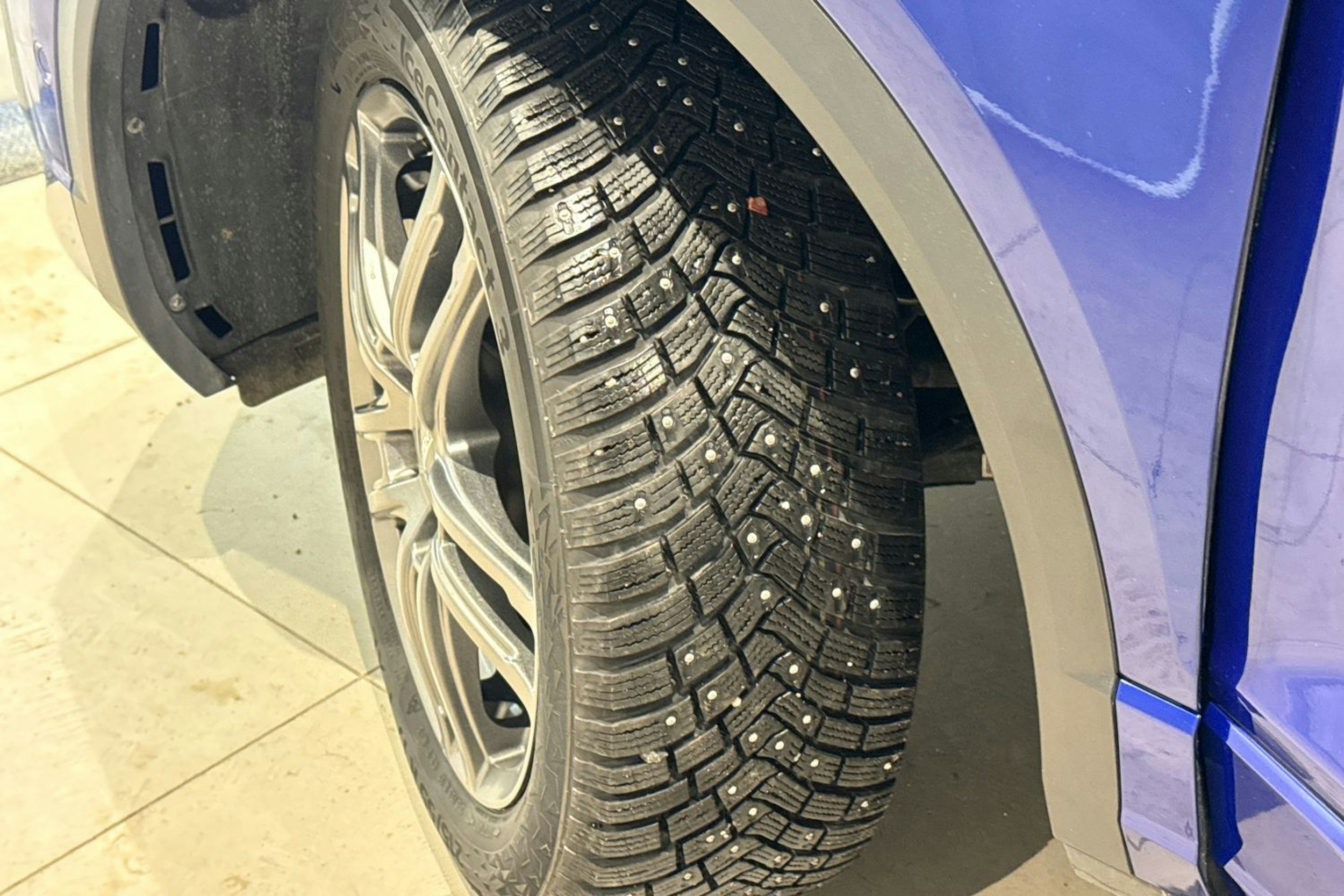 sininen Volkswagen T-Roc 2023 kuva 13.