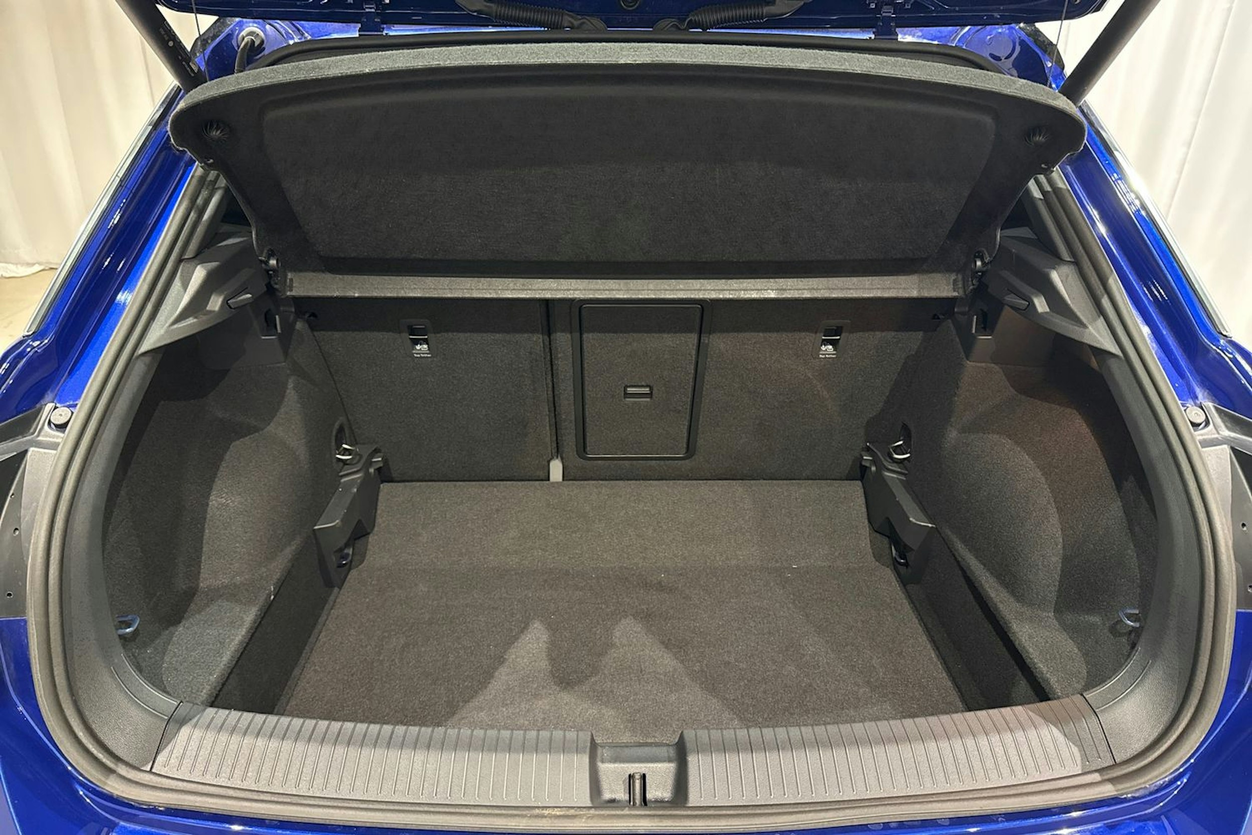 sininen Volkswagen T-Roc 2023 kuva 16.