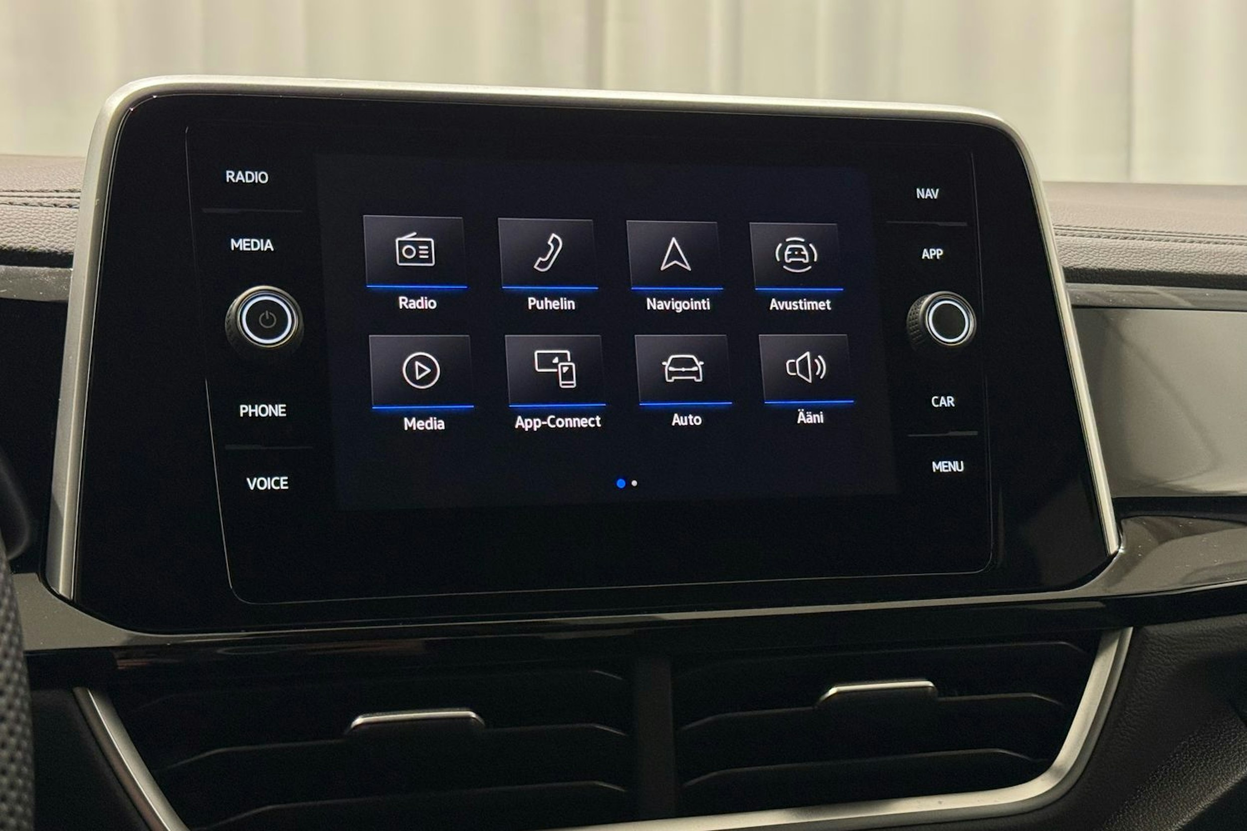 sininen Volkswagen T-Roc 2023 kuva 23.