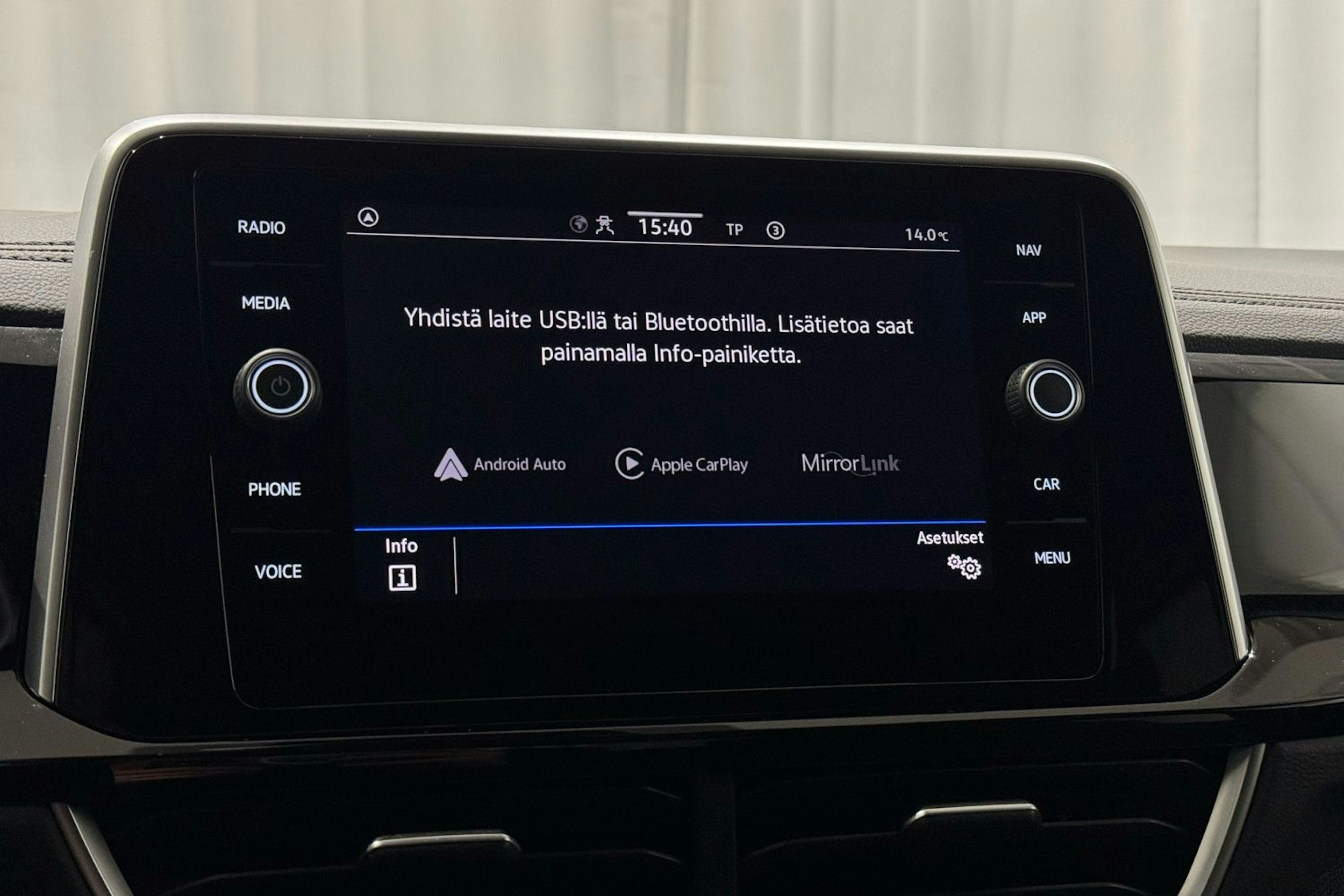 sininen Volkswagen T-Roc 2023 kuva 26.