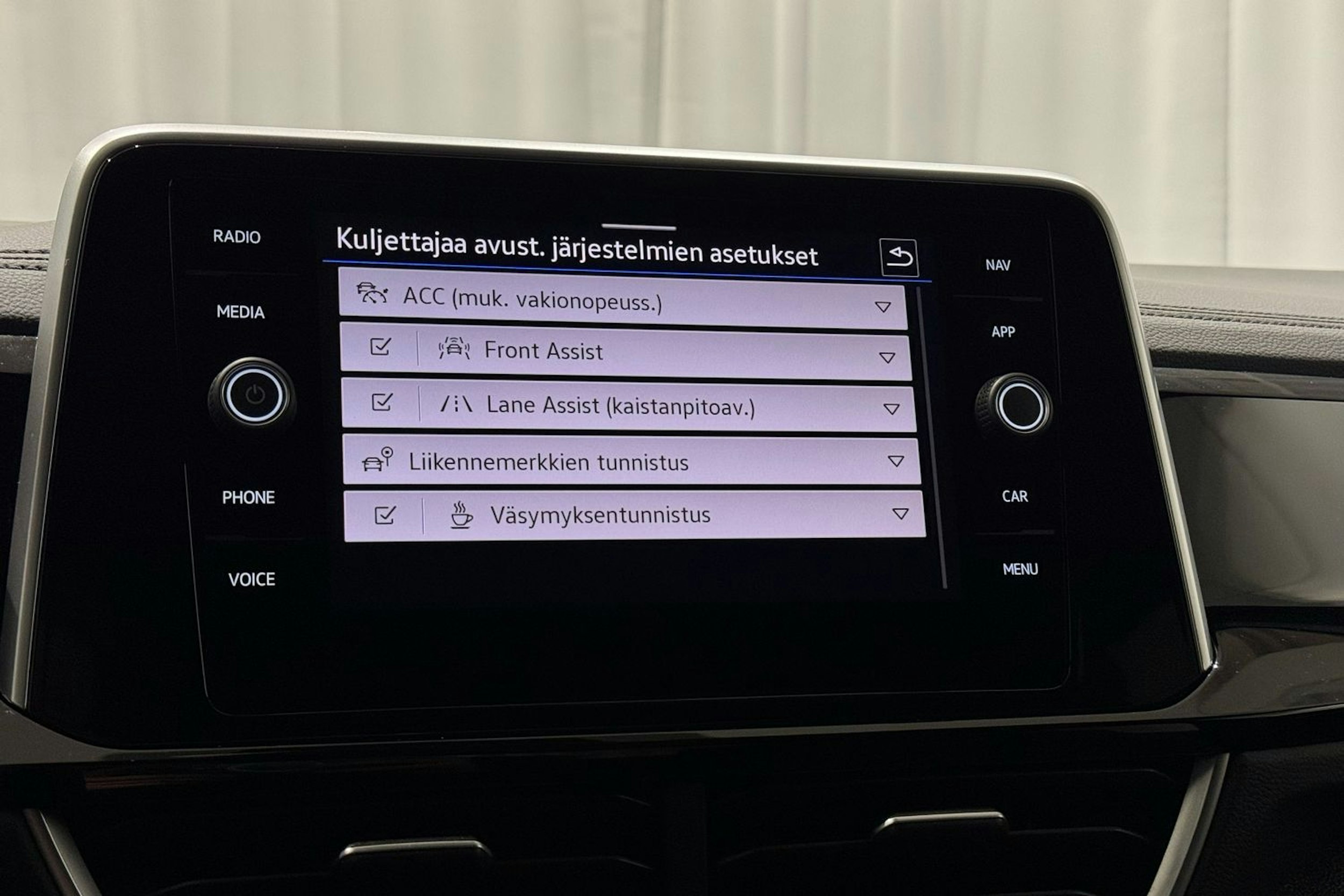 sininen Volkswagen T-Roc 2023 kuva 28.