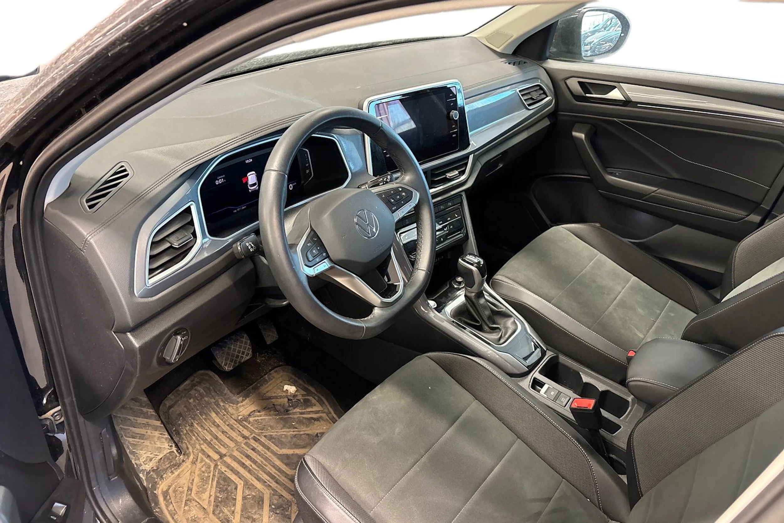 musta Volkswagen T-Roc 2023 kuva 3.