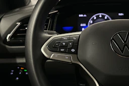 sininen Volkswagen T-Roc 2024 kuva 15.