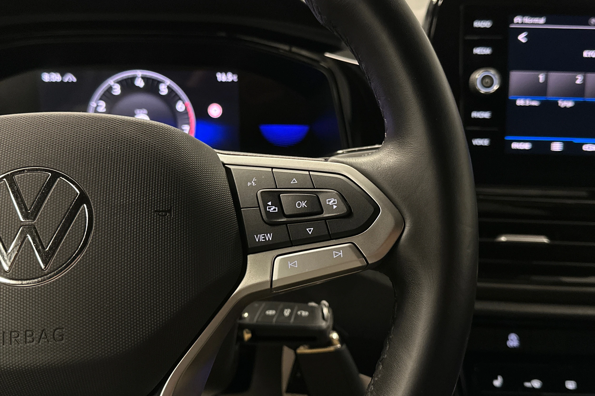 sininen Volkswagen T-Roc 2024 kuva 16.