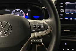 sininen Volkswagen T-Roc 2024 kuva 16.