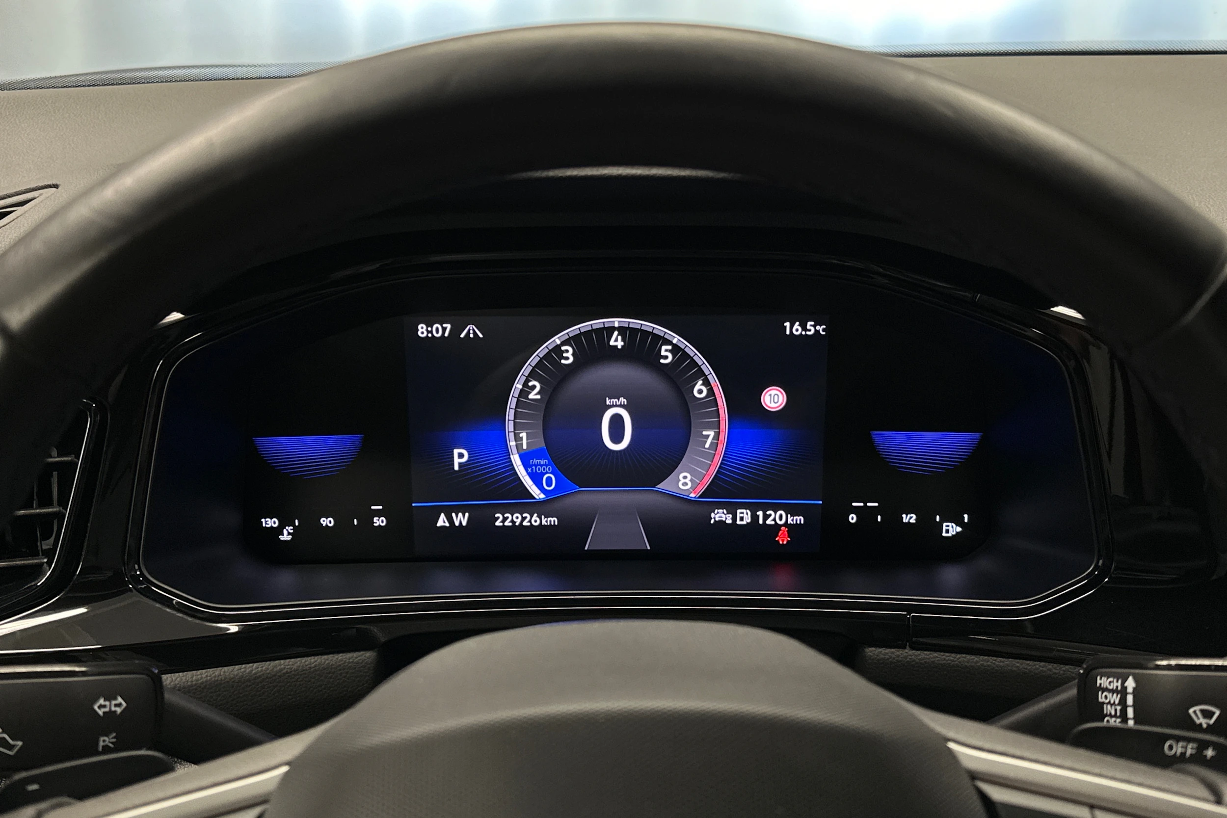 sininen Volkswagen T-Roc 2024 kuva 17.