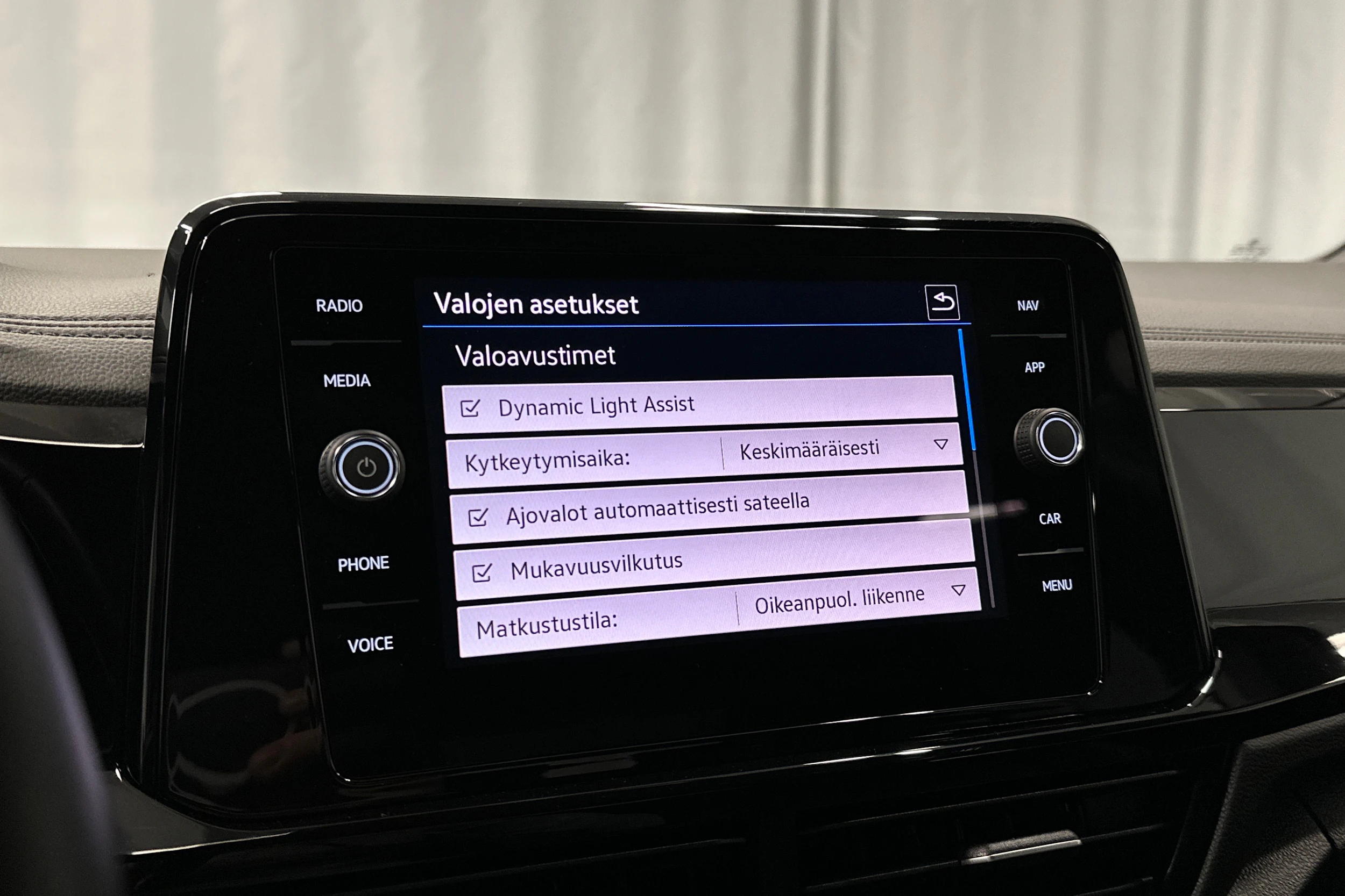sininen Volkswagen T-Roc 2024 kuva 20.