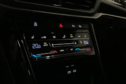 sininen Volkswagen T-Roc 2024 kuva 22.