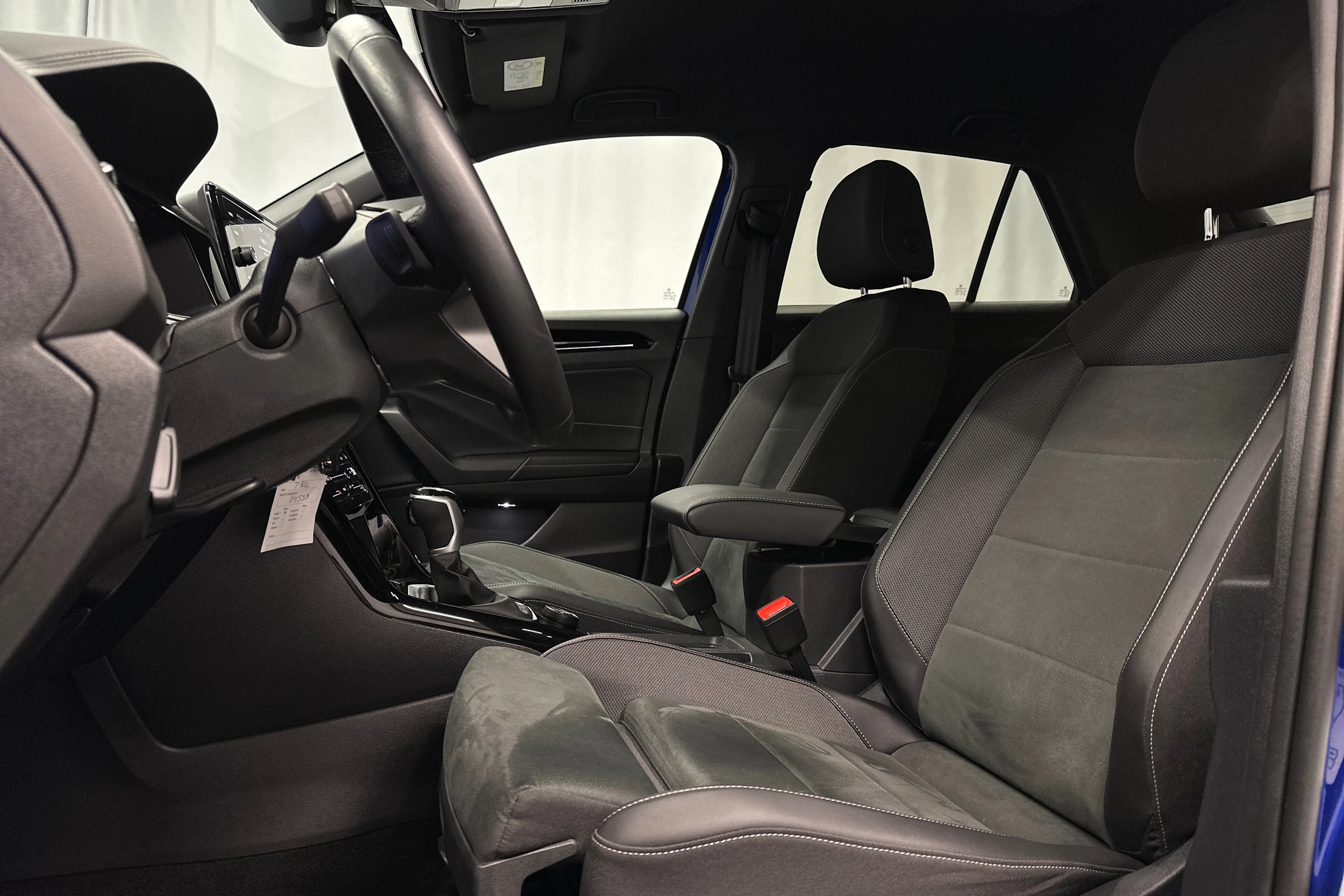 sininen Volkswagen T-Roc 2024 kuva 24.