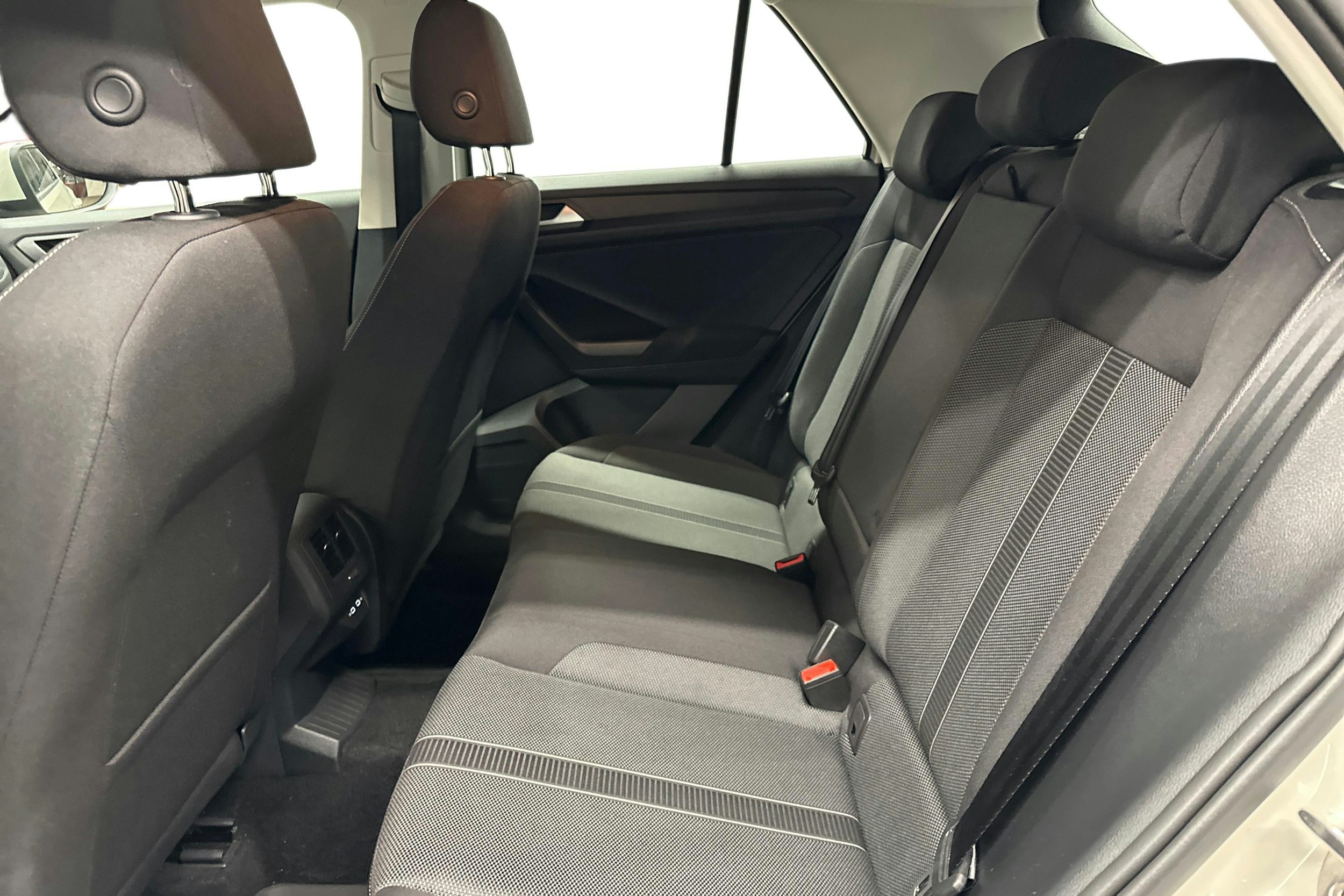 harmaa Volkswagen T-Roc 2024 kuva 10.