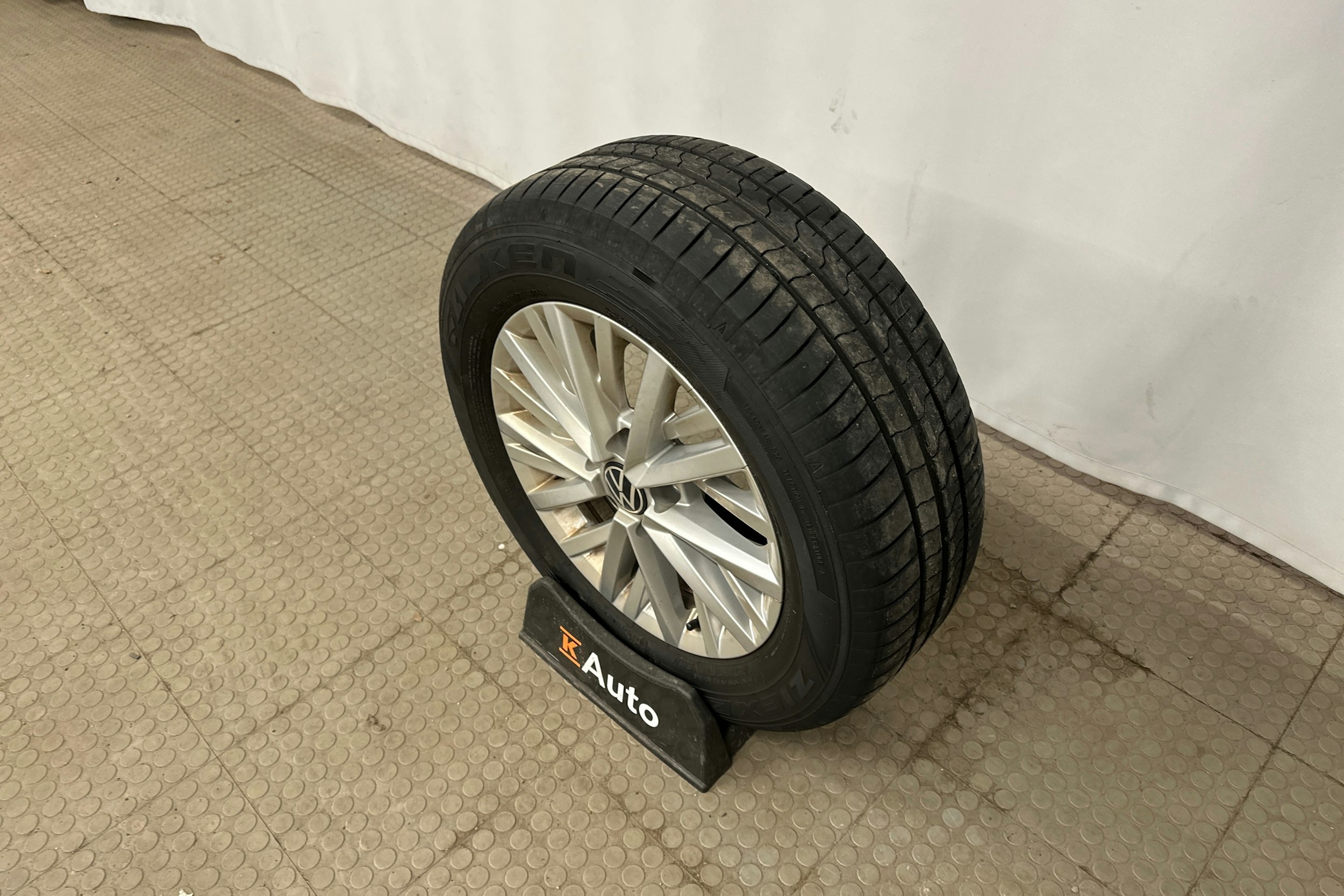 harmaa Volkswagen T-Roc 2024 kuva 13.