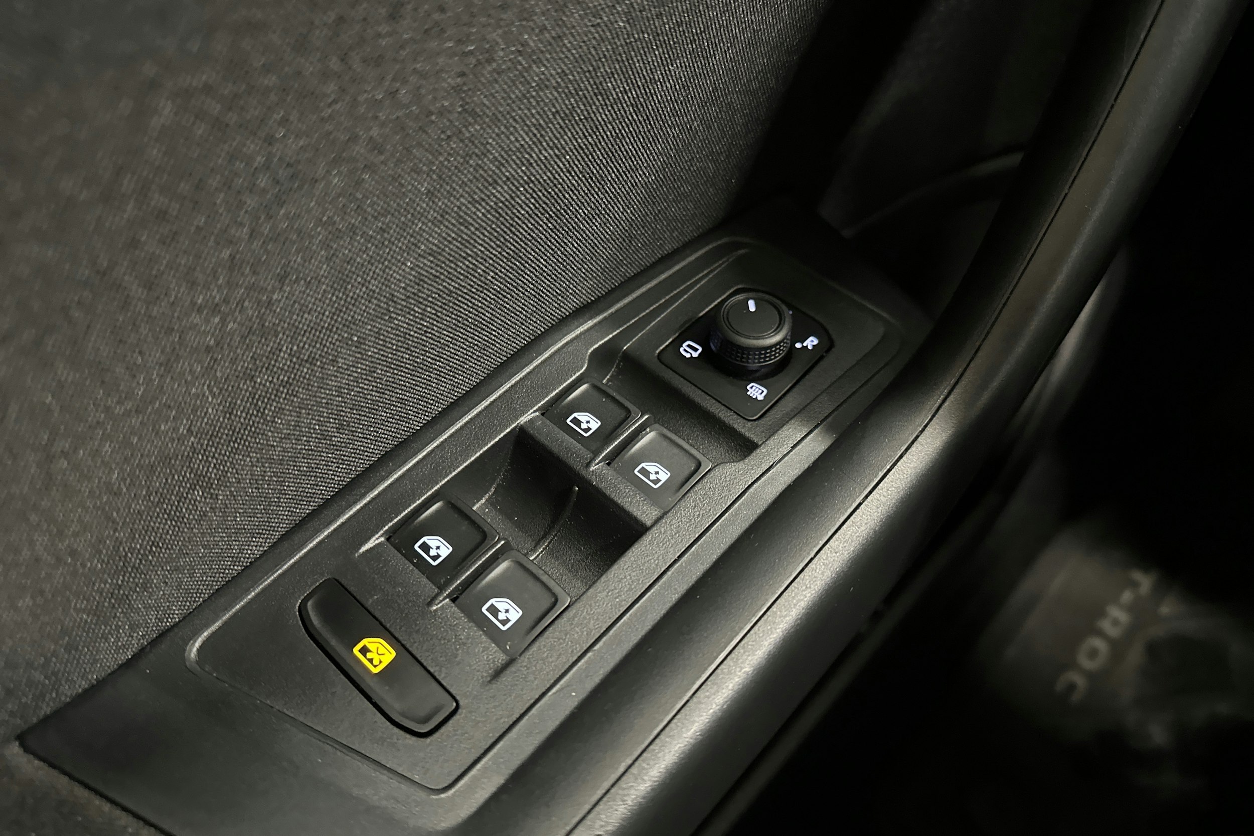 harmaa Volkswagen T-Roc 2024 kuva 17.