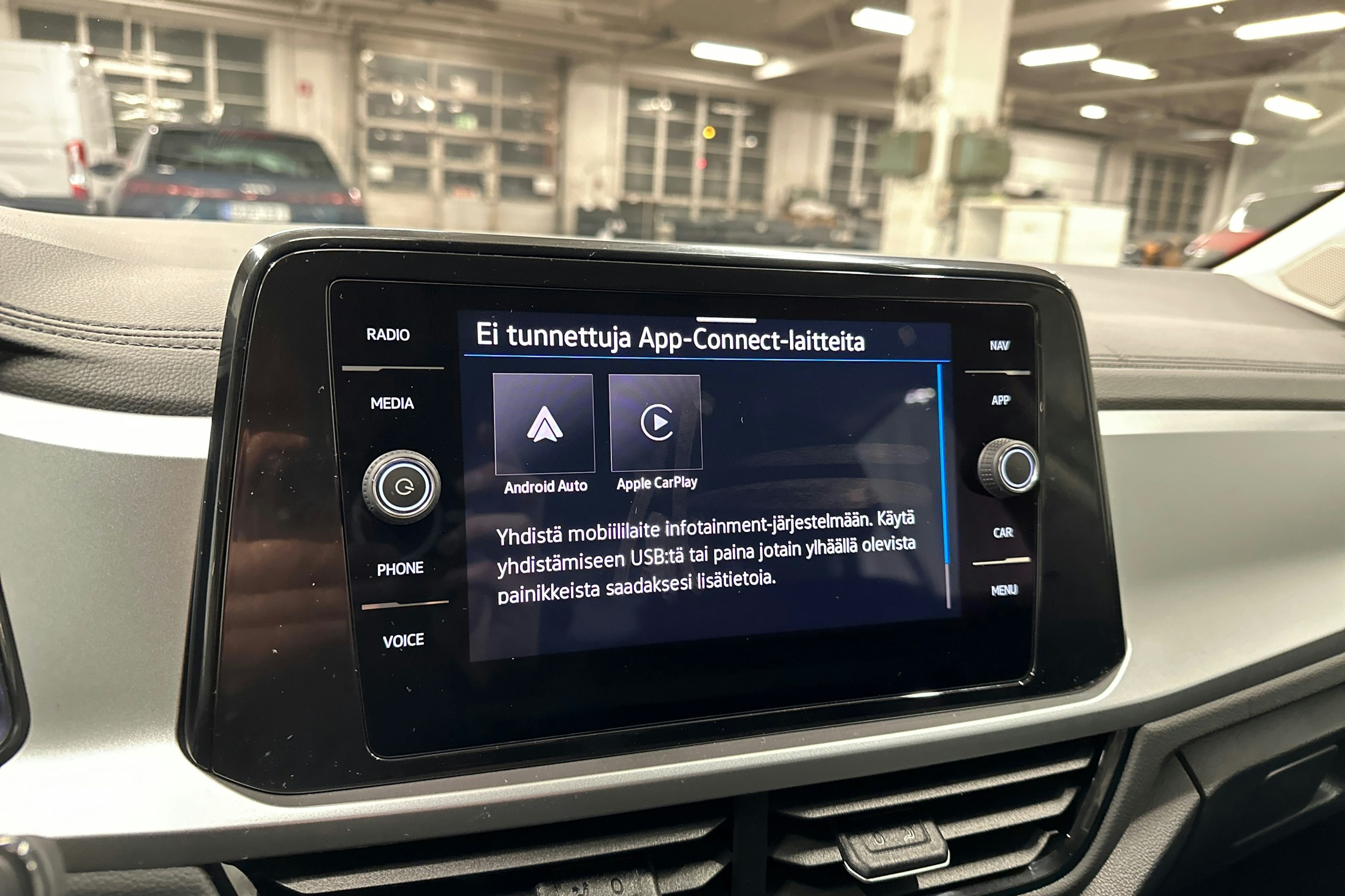 harmaa Volkswagen T-Roc 2024 kuva 19.