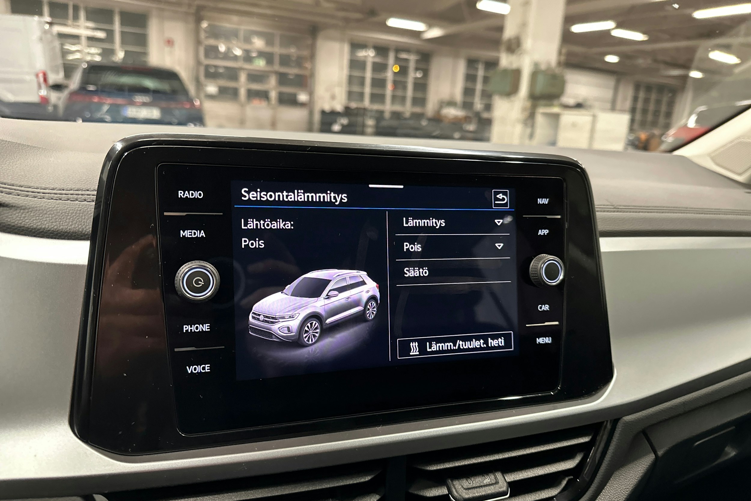 harmaa Volkswagen T-Roc 2024 kuva 22.