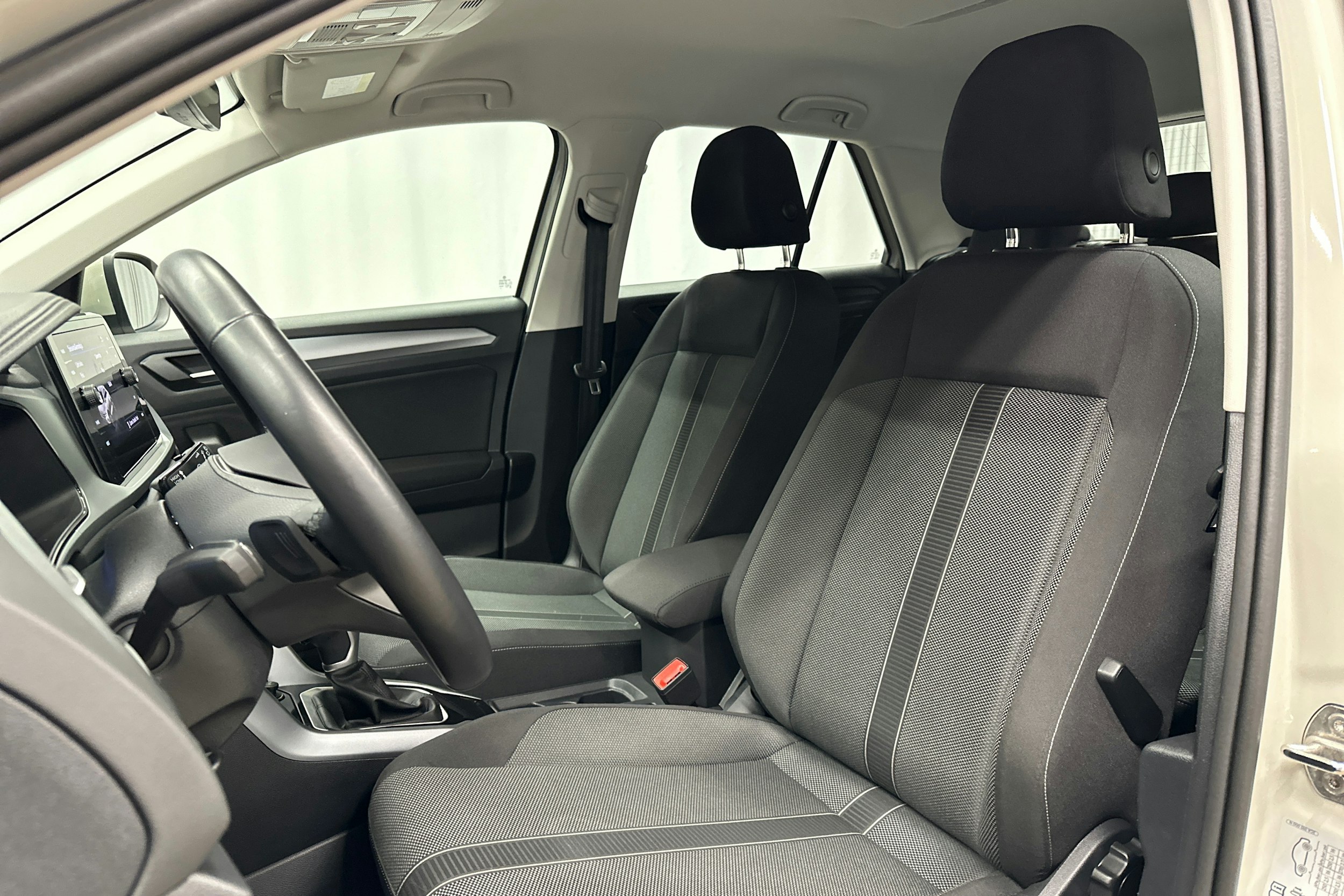 harmaa Volkswagen T-Roc 2024 kuva 25.