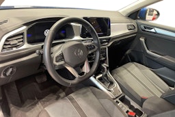 sininen Volkswagen T-Roc 2024 kuva 6.