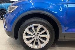 sininen Volkswagen T-Roc 2024 kuva 9.